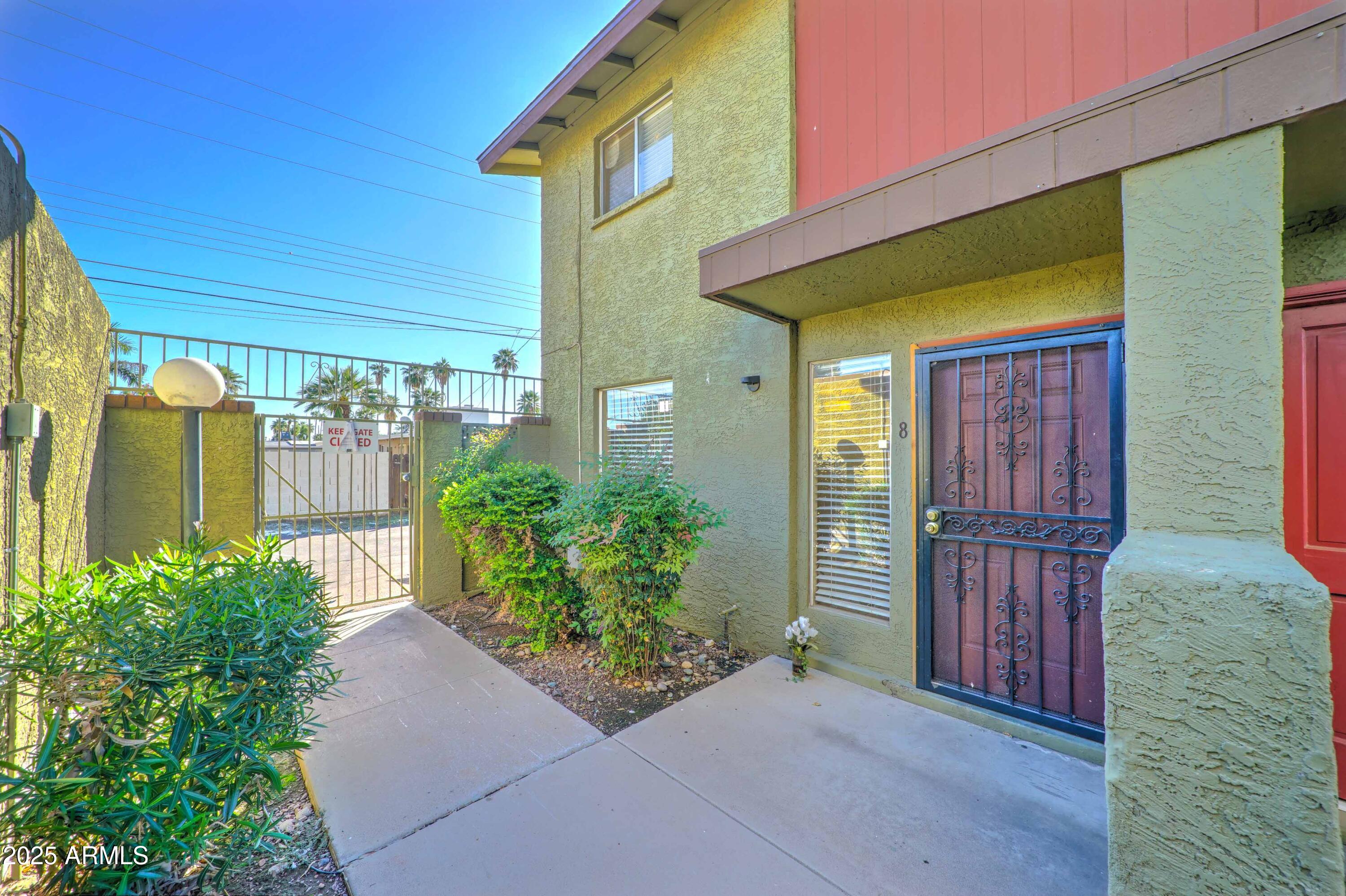 4615 N 39th Avenue 8