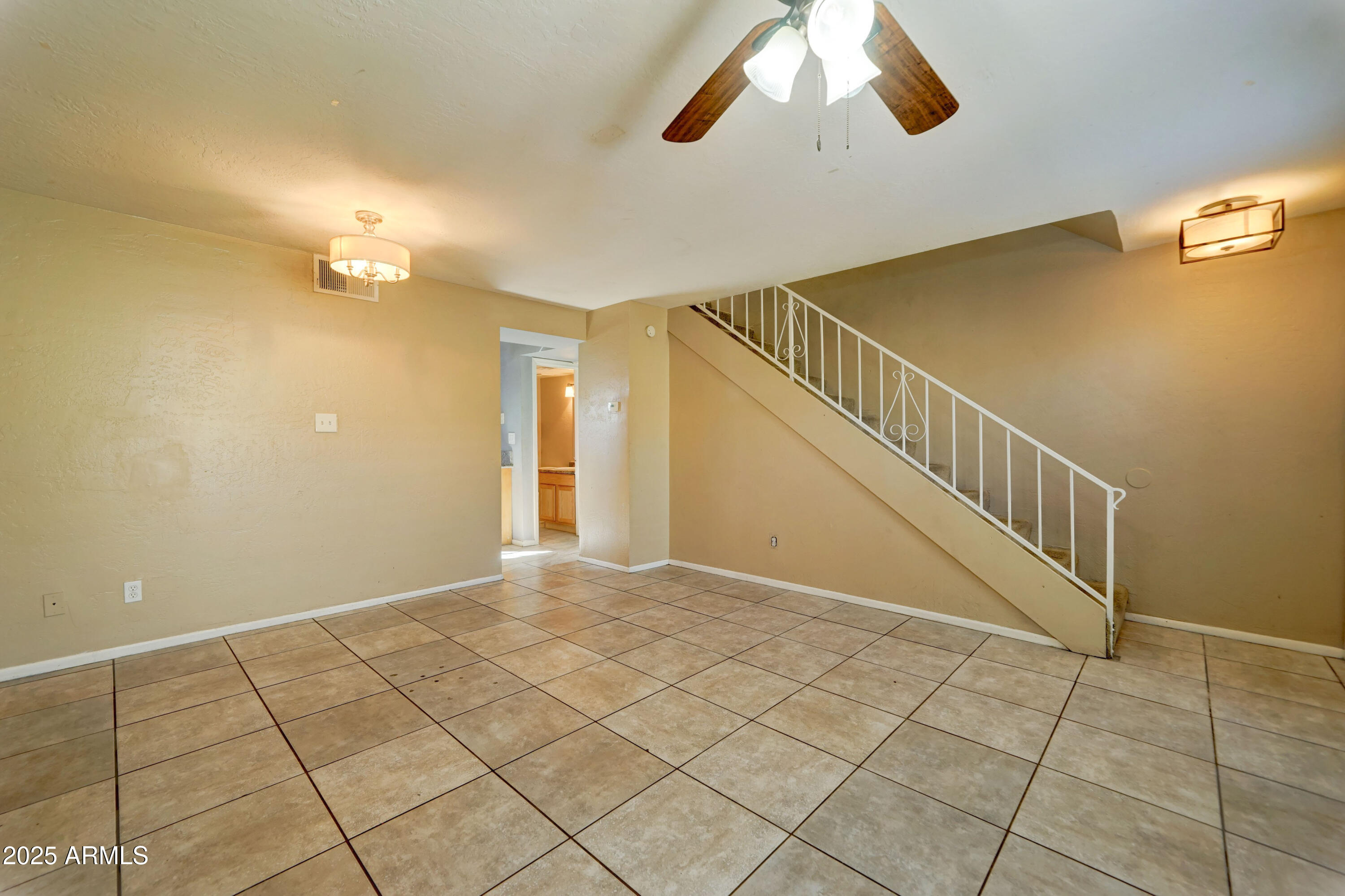 4615 N 39th Avenue 8