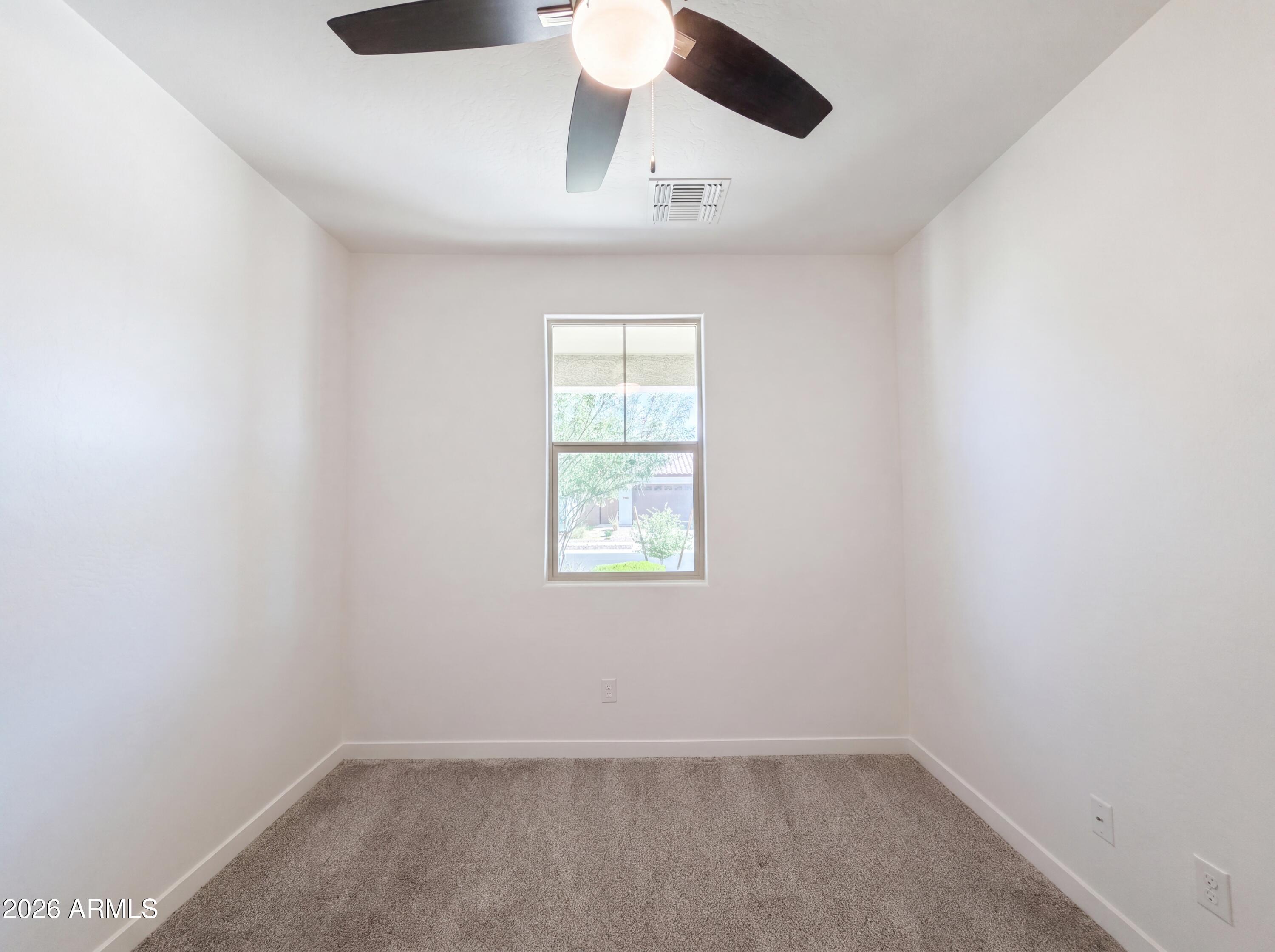 1224 E GLASS Lane