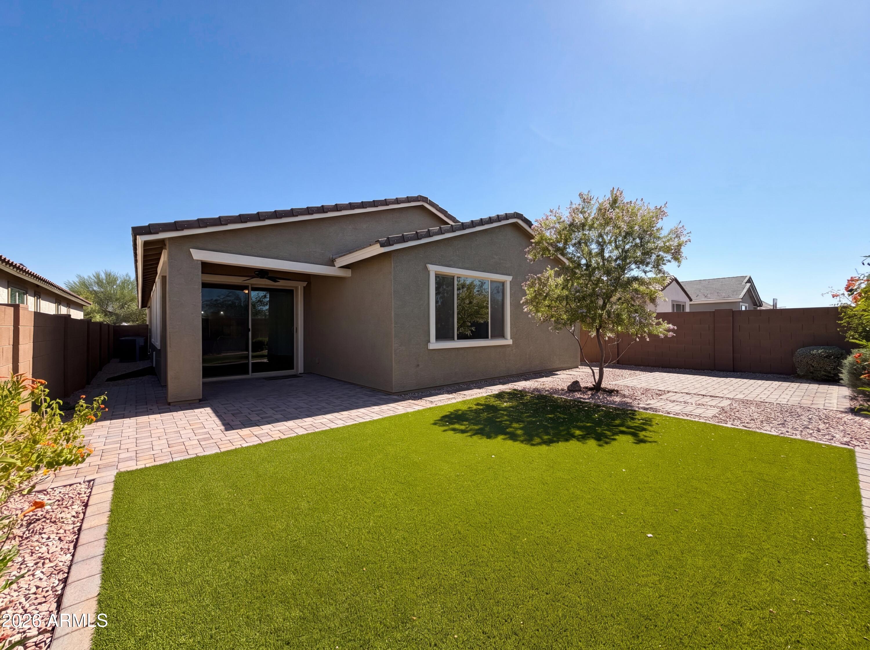 1224 E GLASS Lane