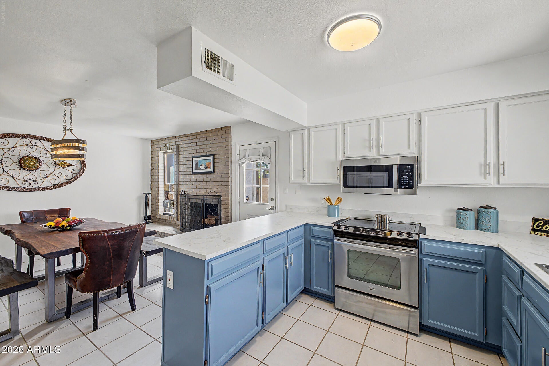 2816 W VILLA MARIA Drive