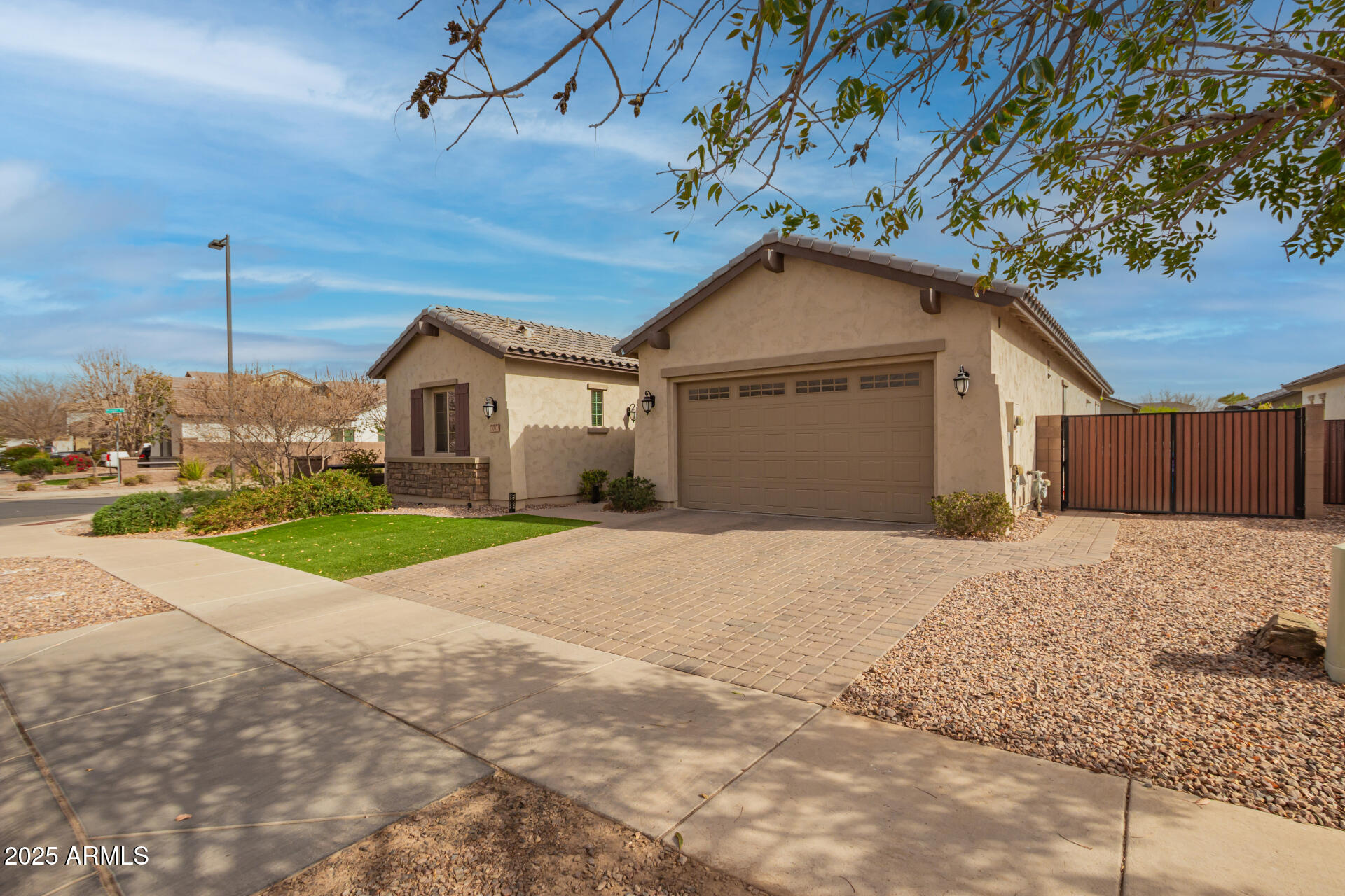 20325 E HUMMINGBIRD Drive
