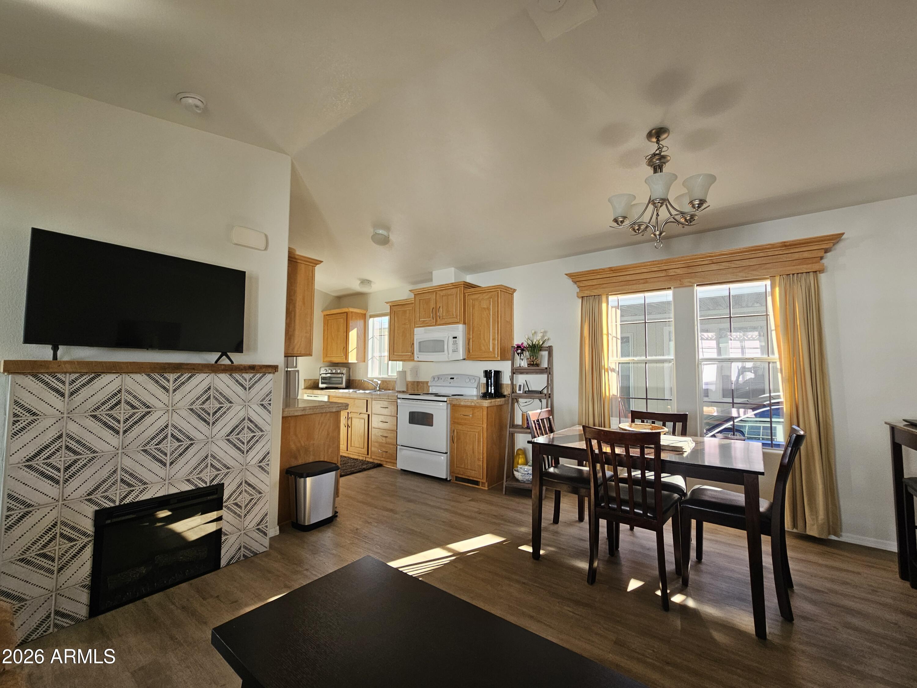 8700 E University Drive 252