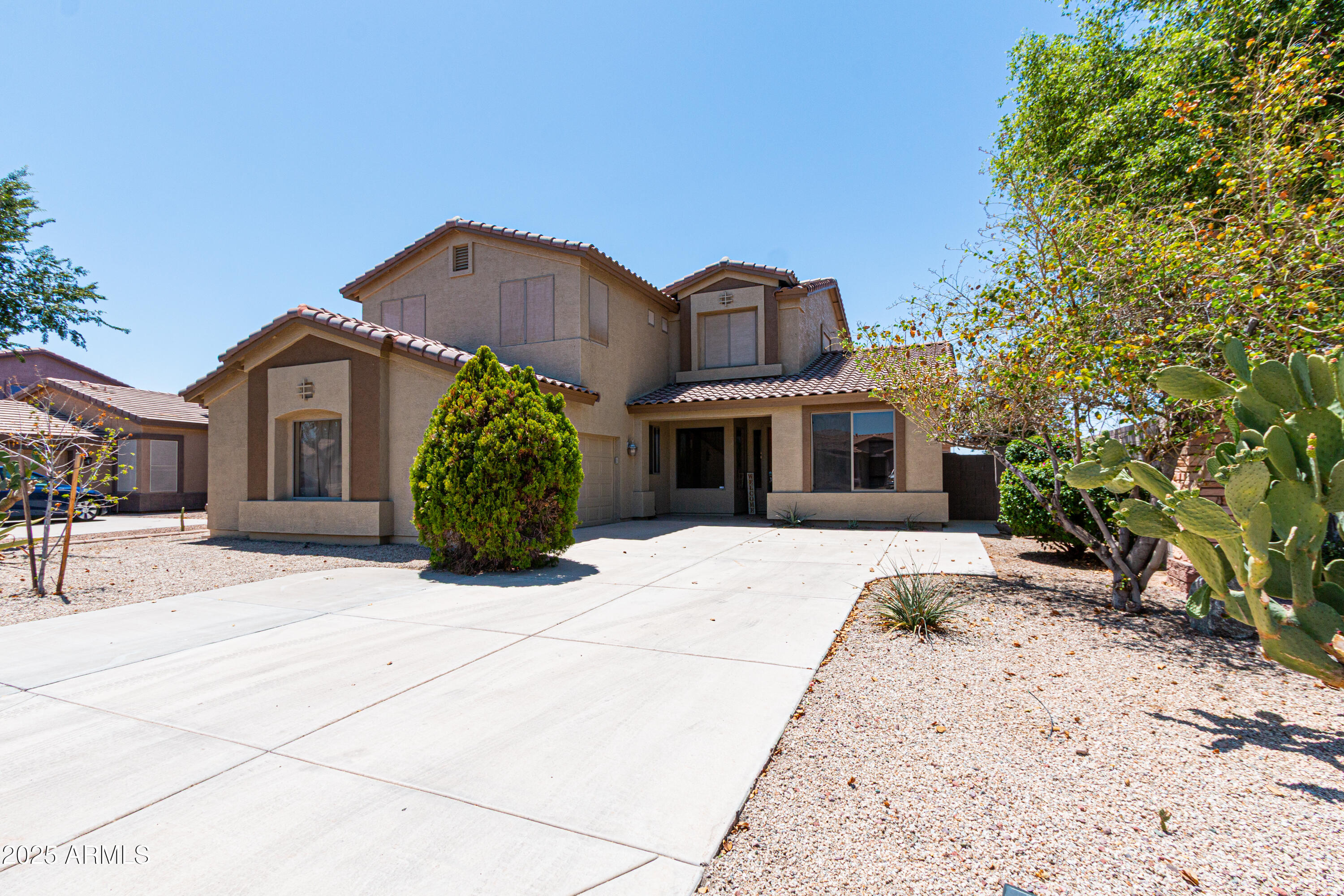 2527 E REMINGTON Place