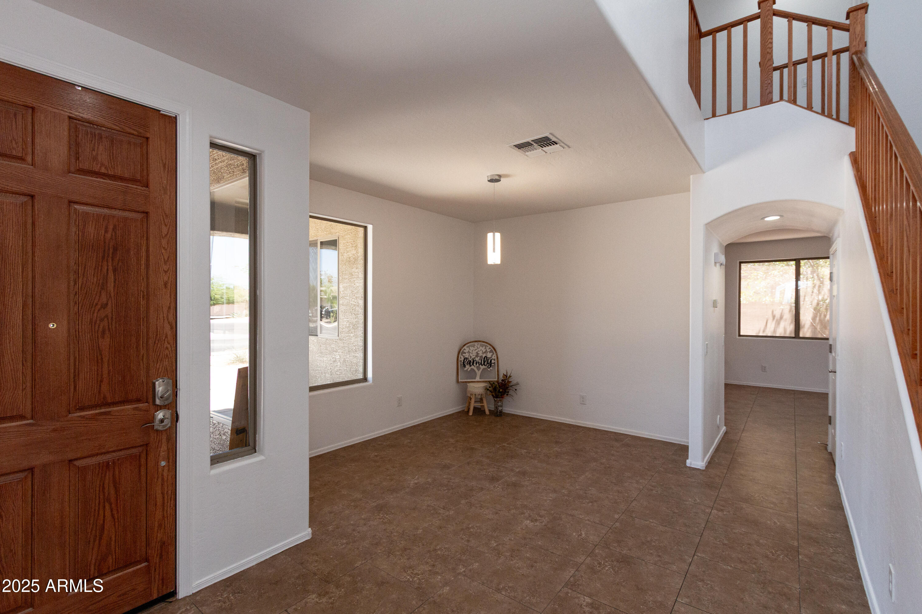 2527 E REMINGTON Place