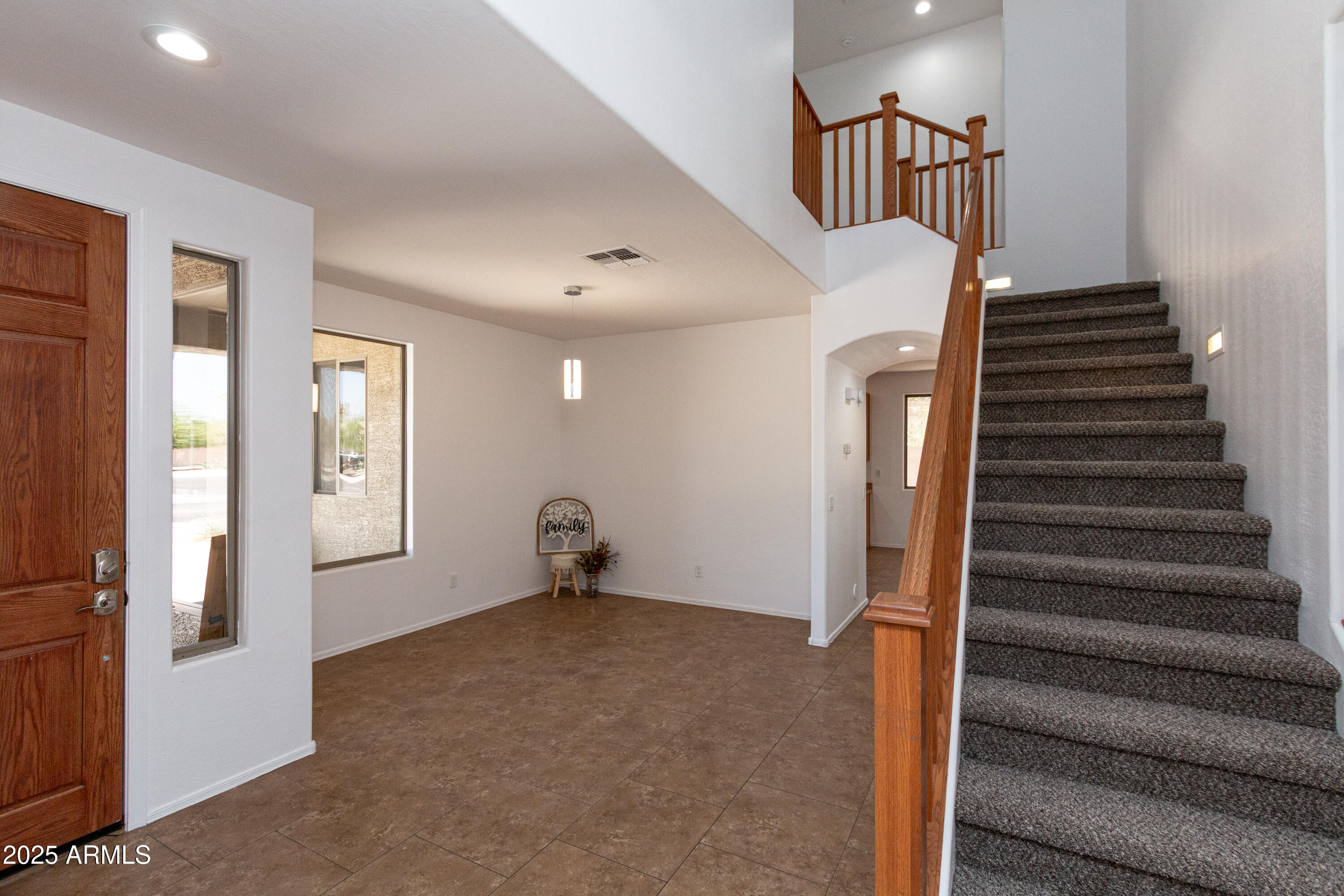 2527 E REMINGTON Place