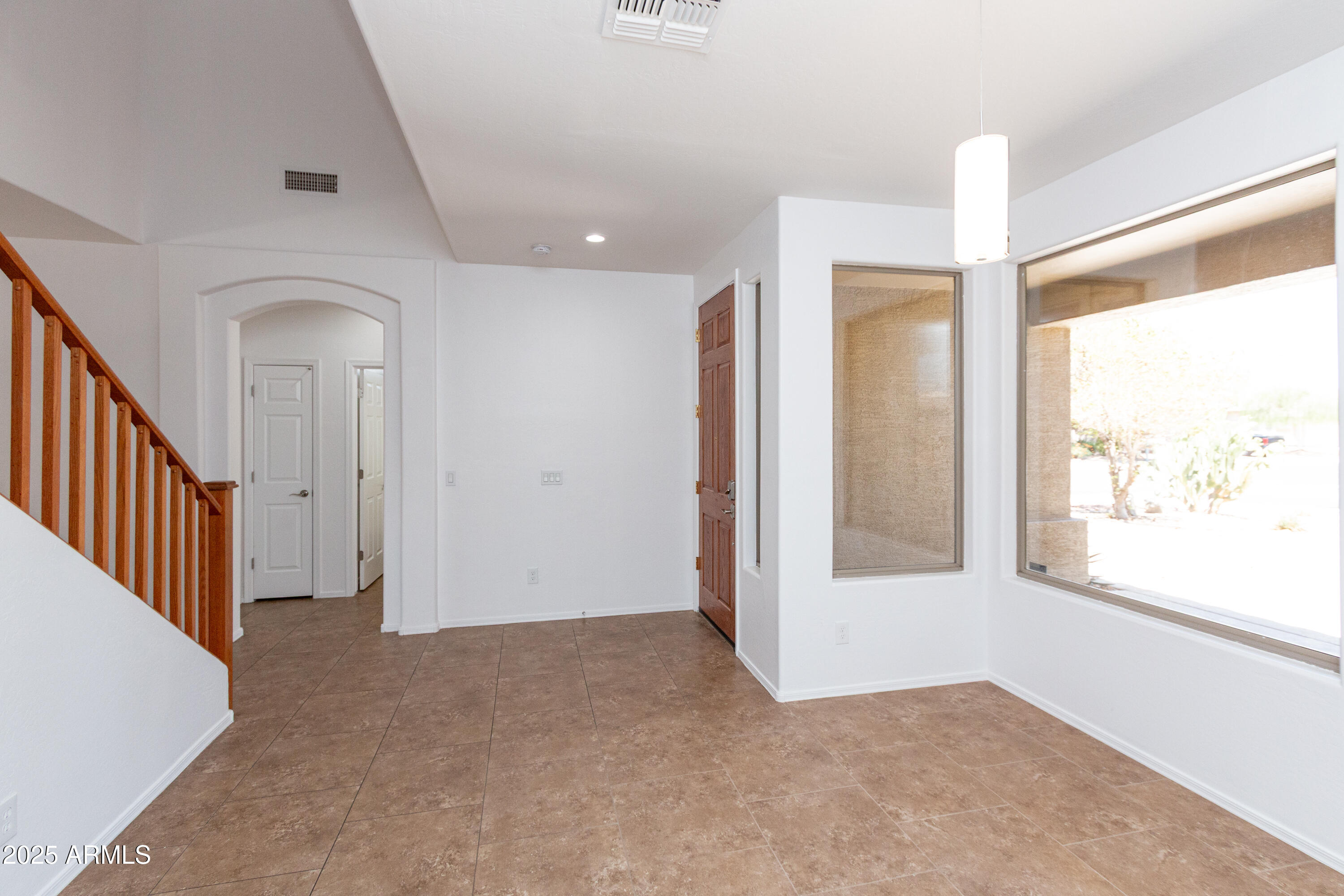 2527 E REMINGTON Place