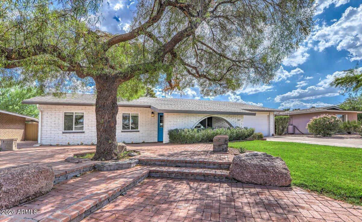 8637 E CAMELBACK Road