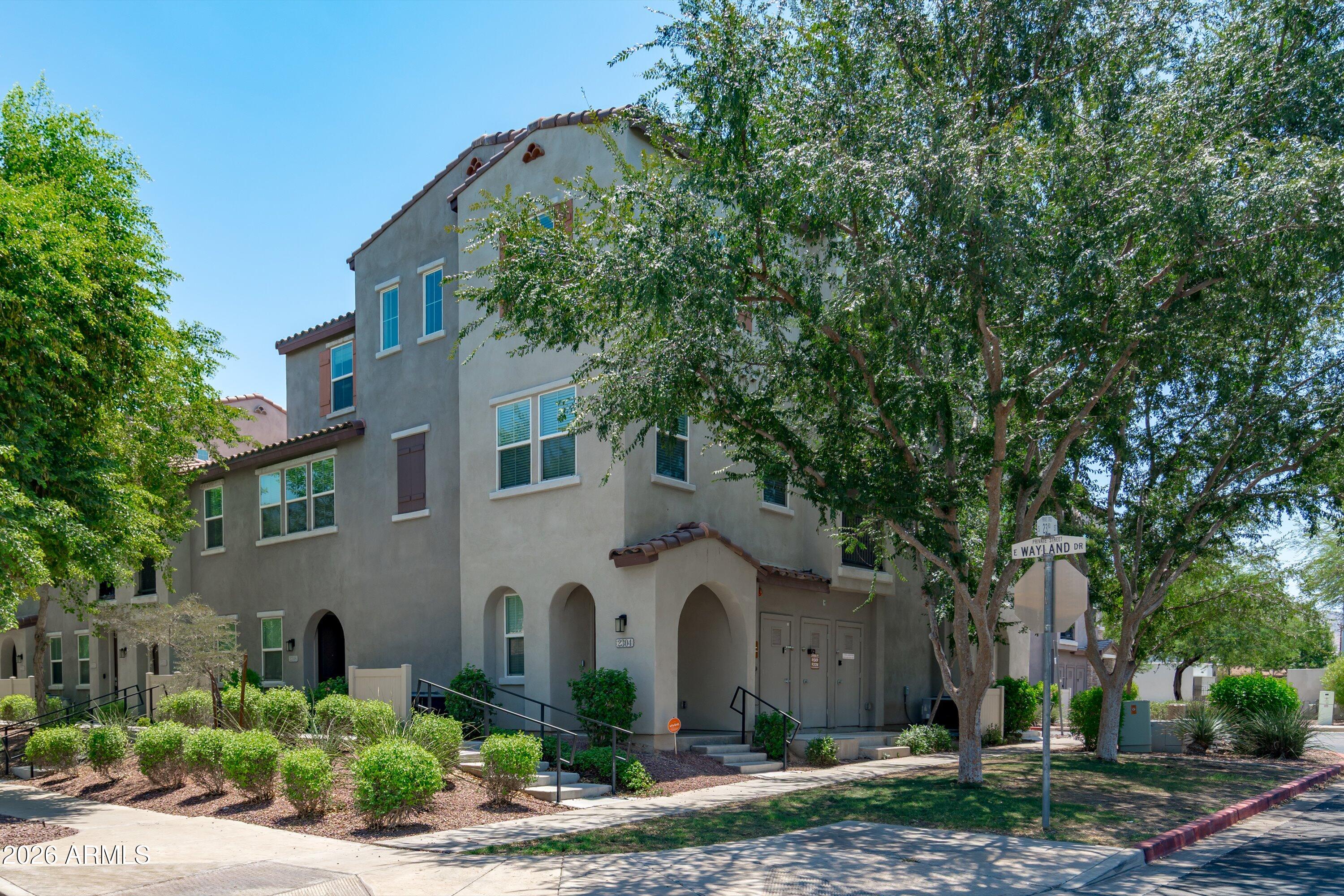 2304 E HIDALGO Avenue