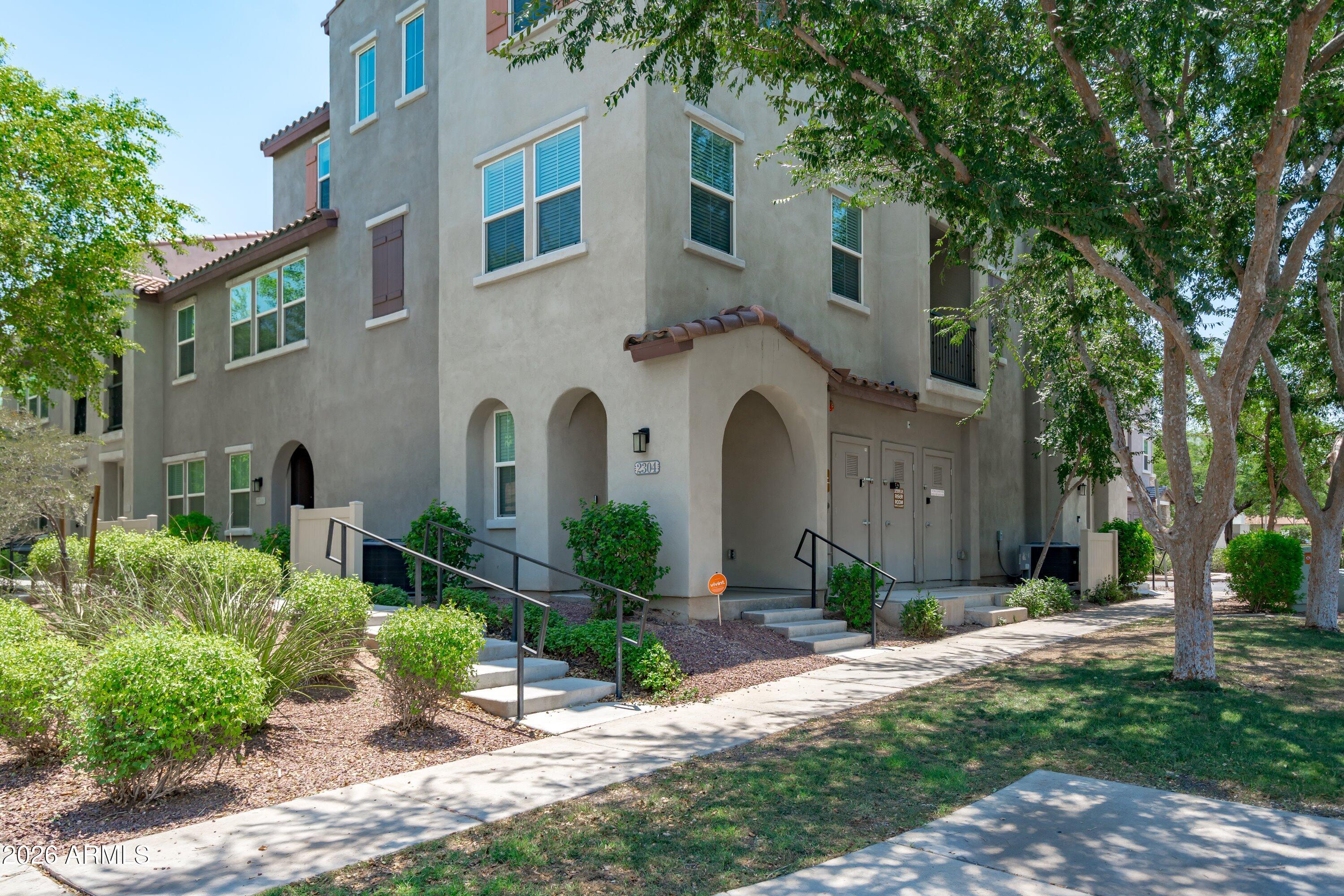 2304 E HIDALGO Avenue