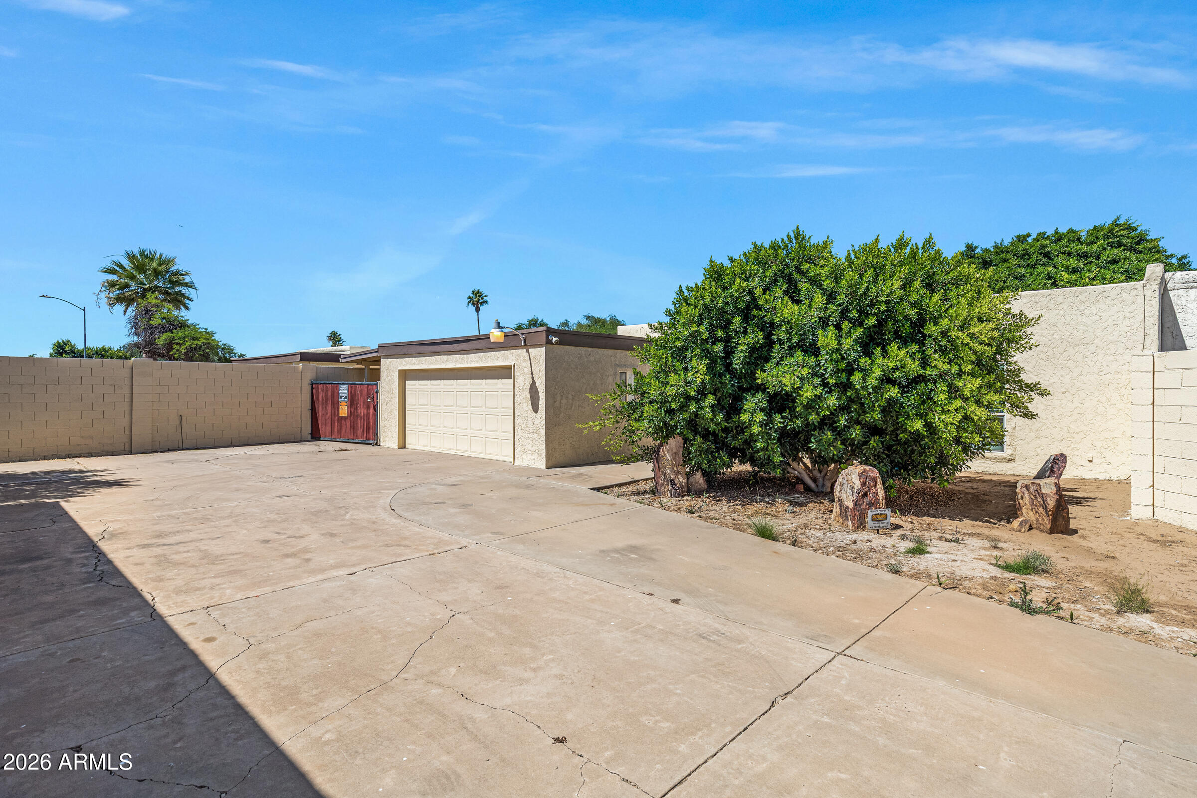 3213 W SAHUARO Drive