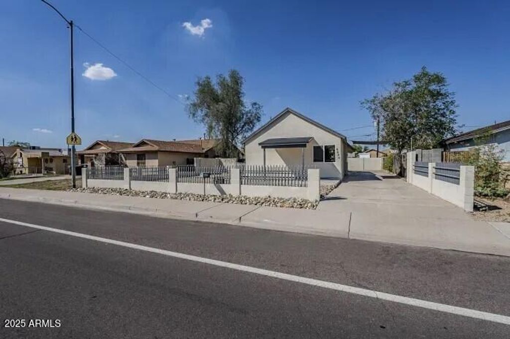 Photo of 8644 W Mountain View Road, Peoria, AZ 85345 (MLS # 6933765)