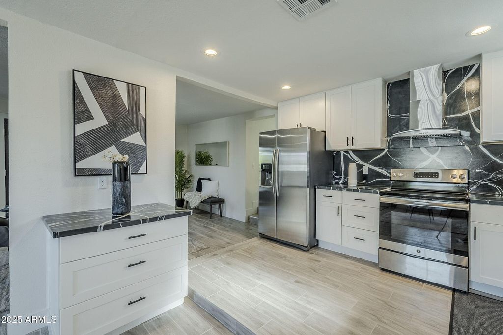 Photo of 8644 W Mountain View Road, Peoria, AZ 85345 (MLS # 6933765)