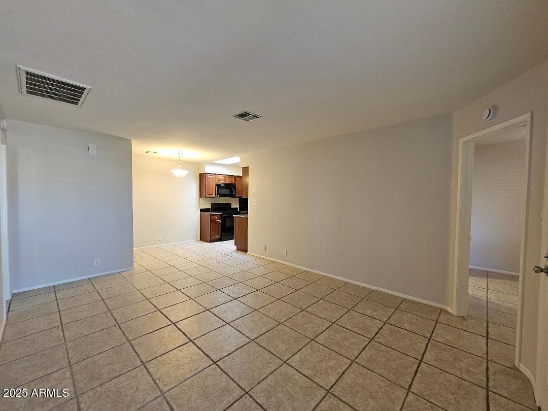 312 W YUKON Drive 7