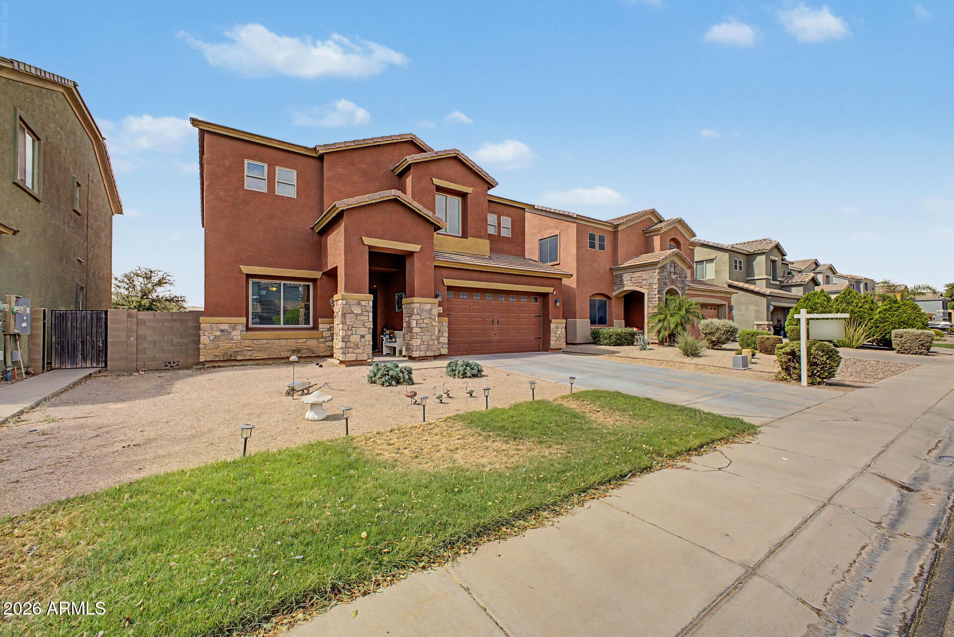 839 W SAGUARO Lane