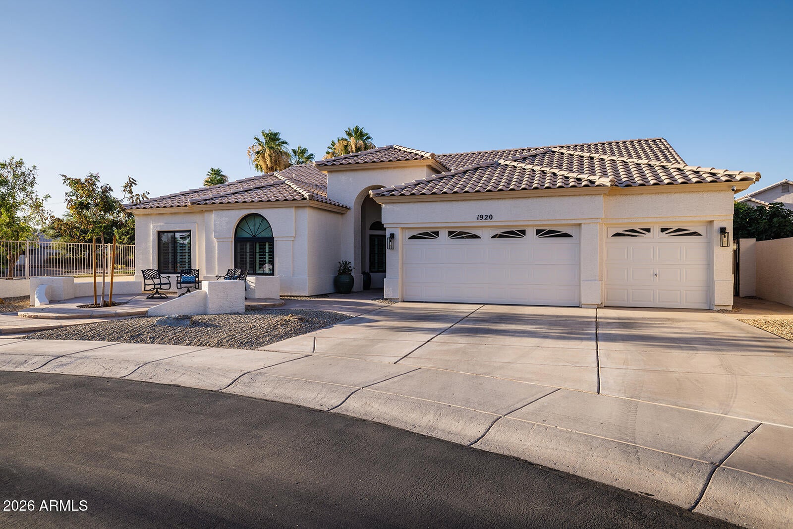 1920 E STEPHENS Drive