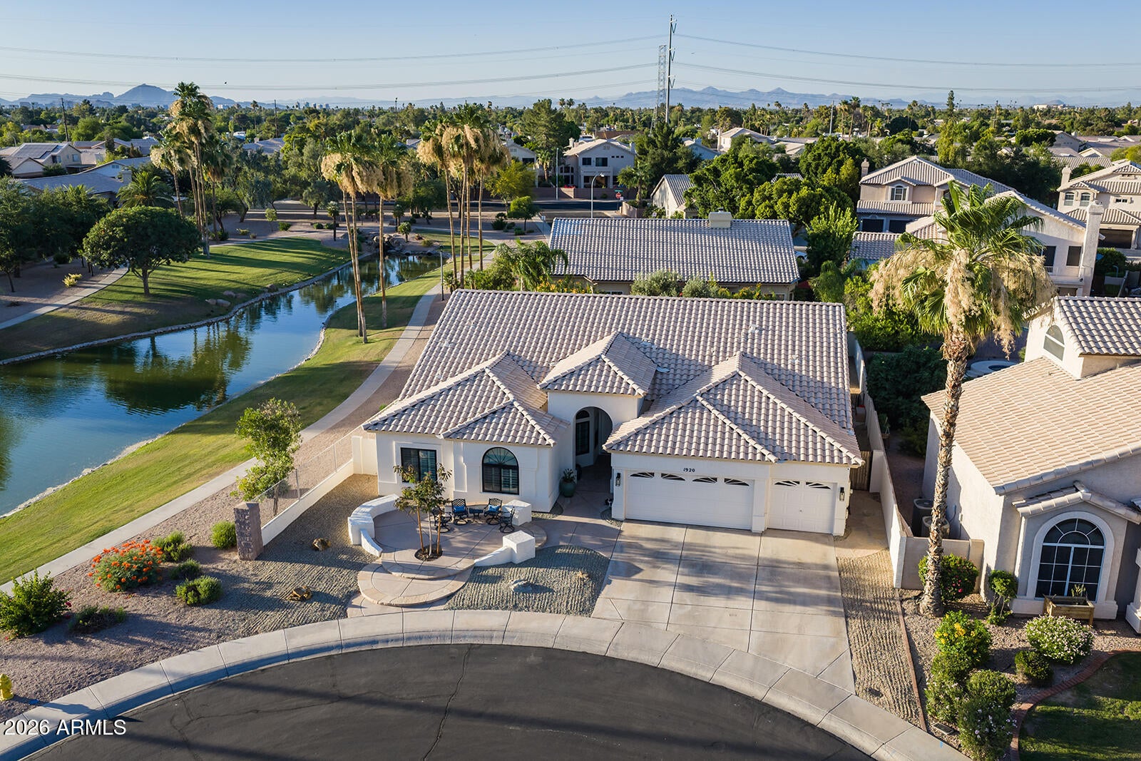 1920 E STEPHENS Drive