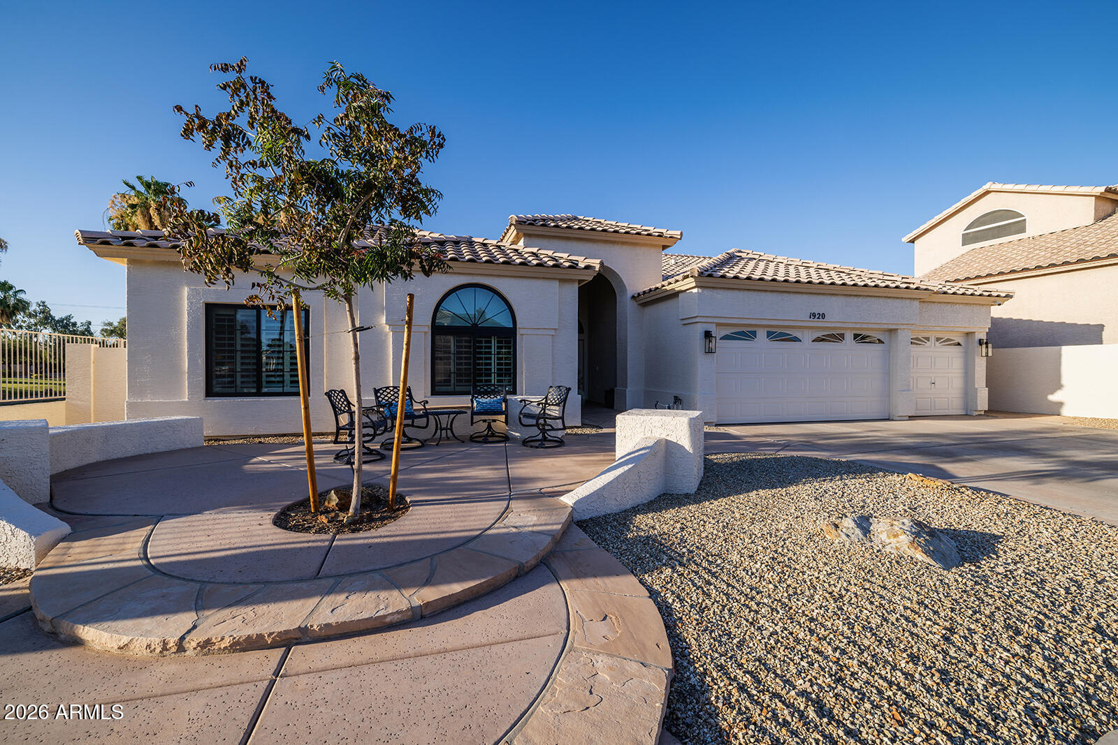 1920 E STEPHENS Drive