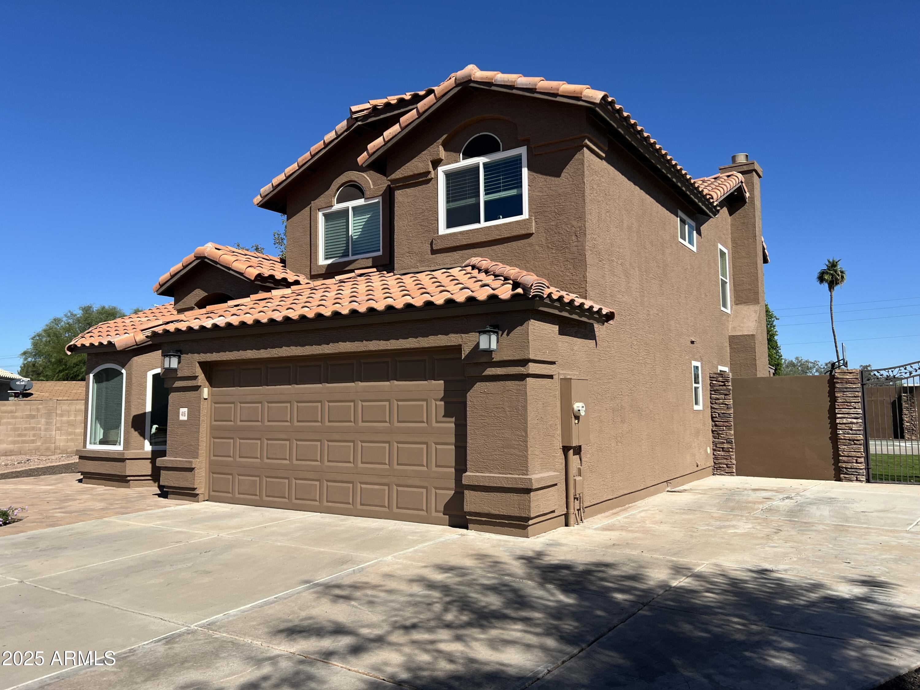 416 W Nido Circle