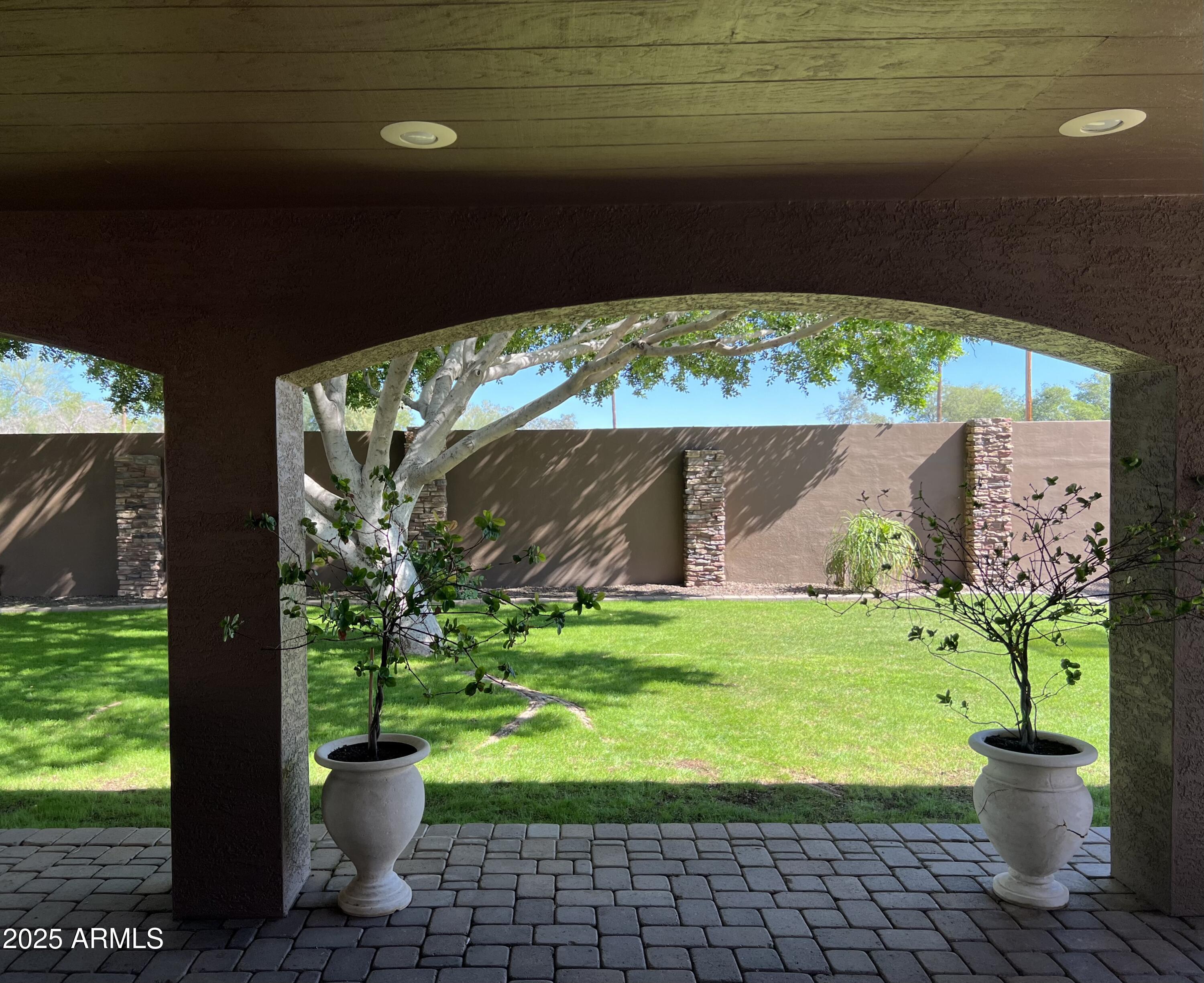 416 W Nido Circle