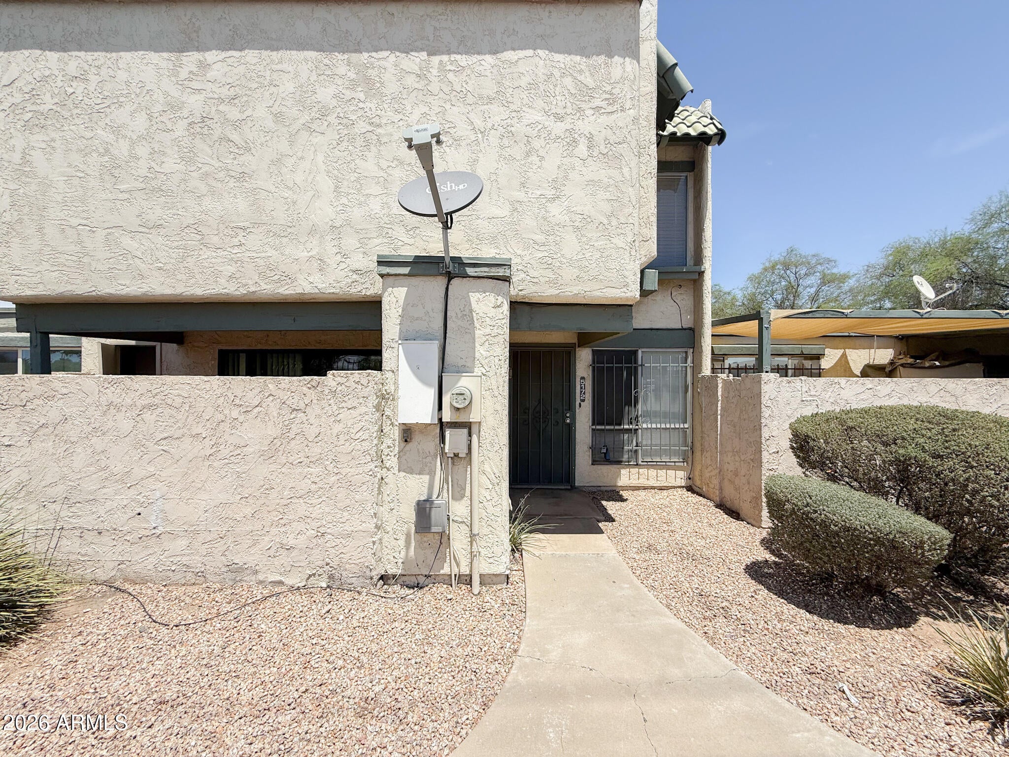 5172 W OLIVE Avenue