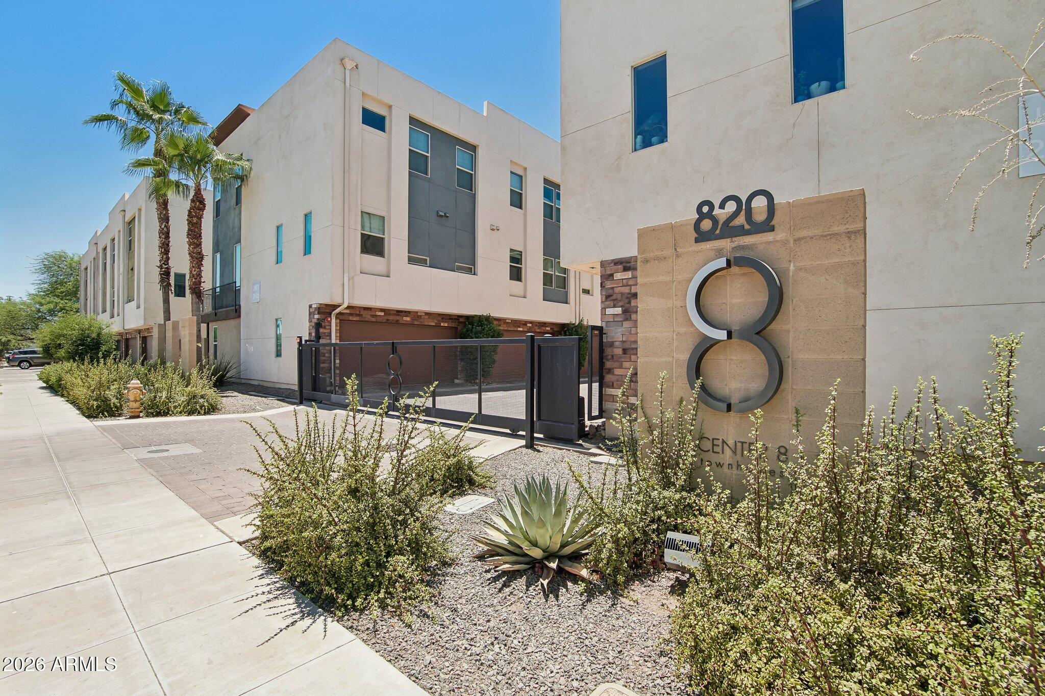 820 N 8TH Avenue 18
