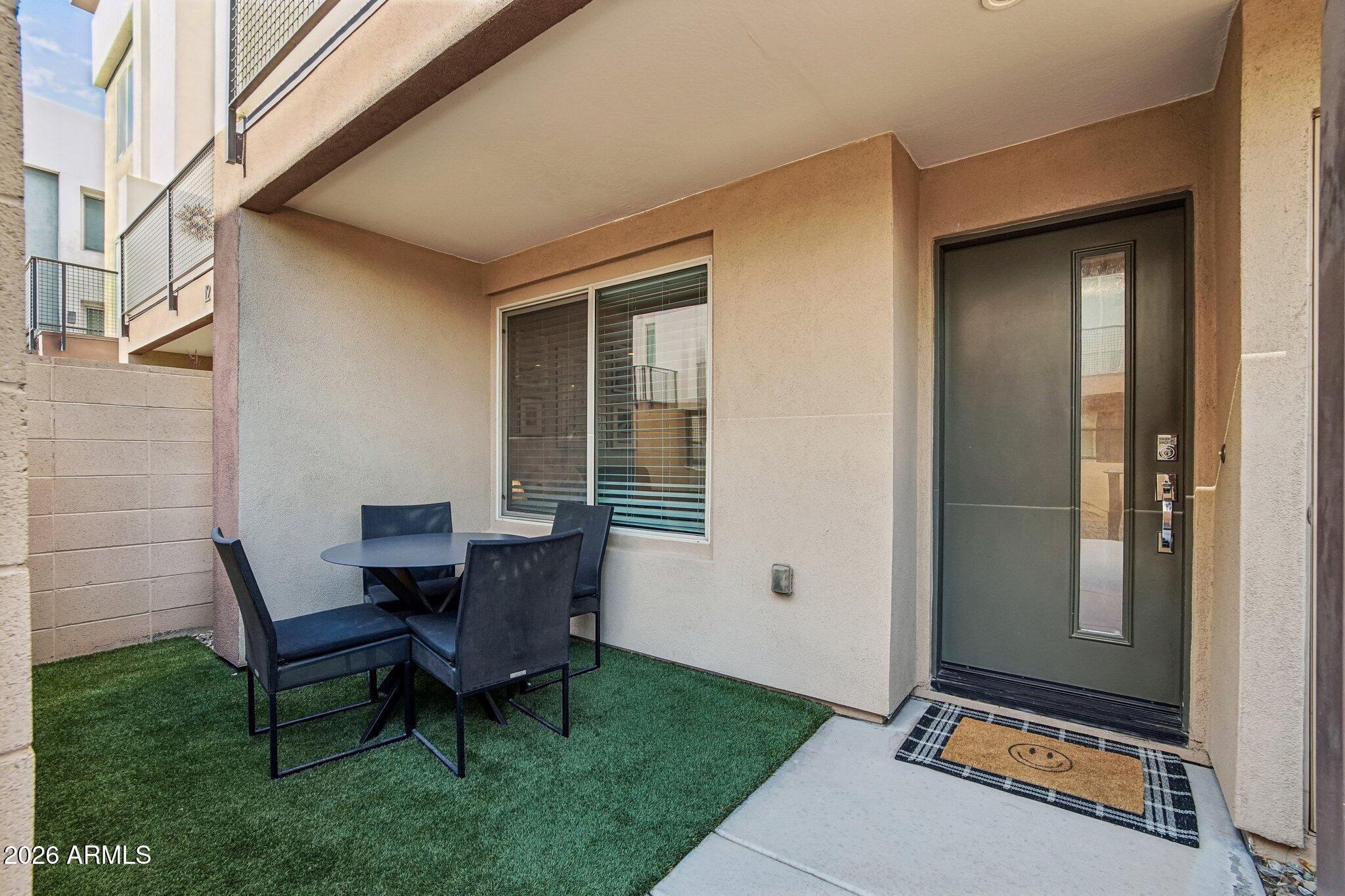 820 N 8TH Avenue 18