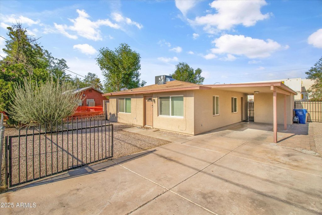 Photo of 5746 W Market Street, Glendale, AZ 85301 (MLS # 6927368)