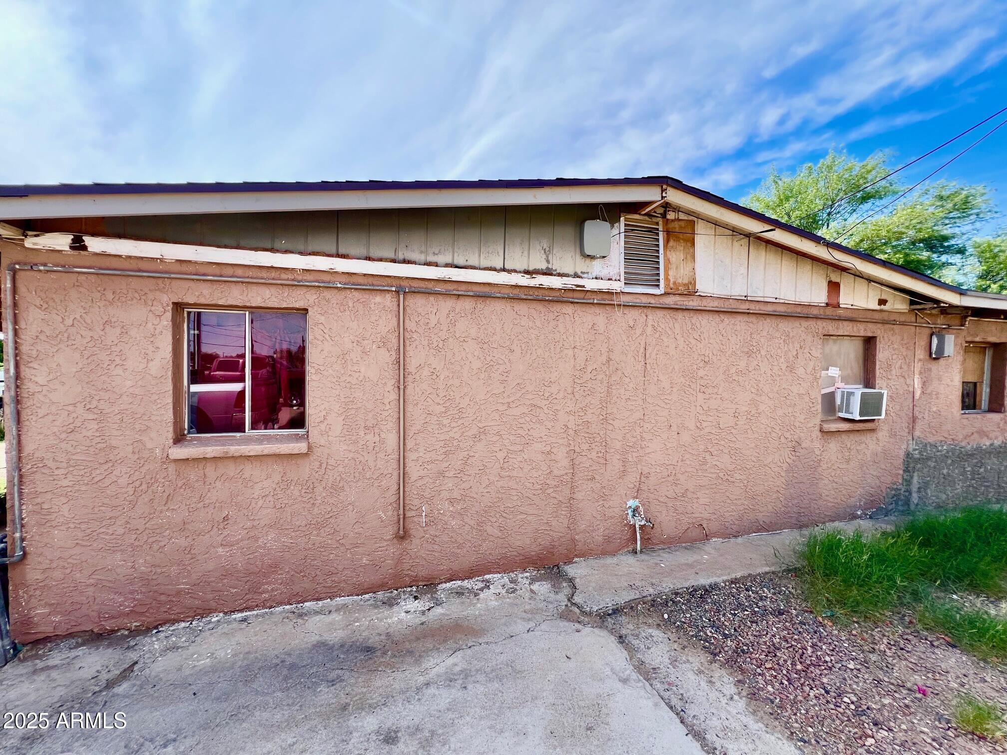 2002 W LAWRENCE Road