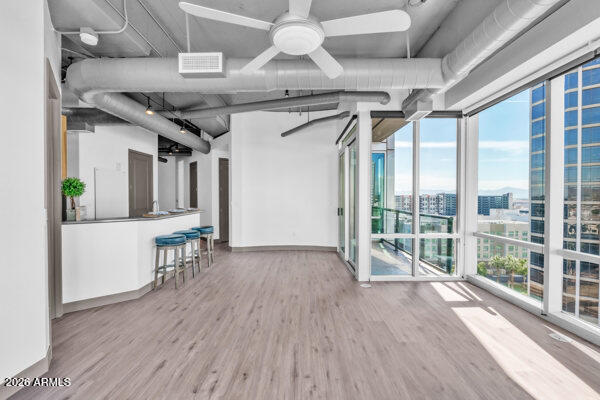 1 E LEXINGTON Avenue 809