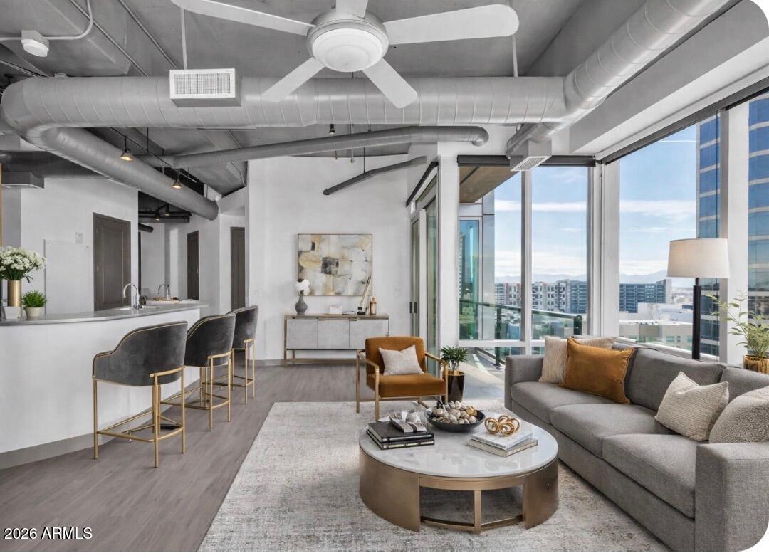 1 E LEXINGTON Avenue 809