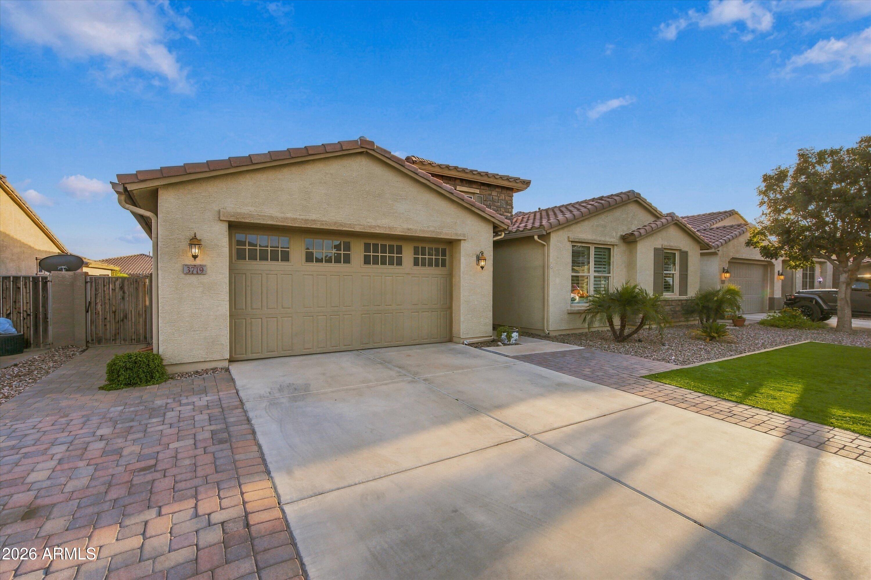 3719 E NARROWLEAF Drive