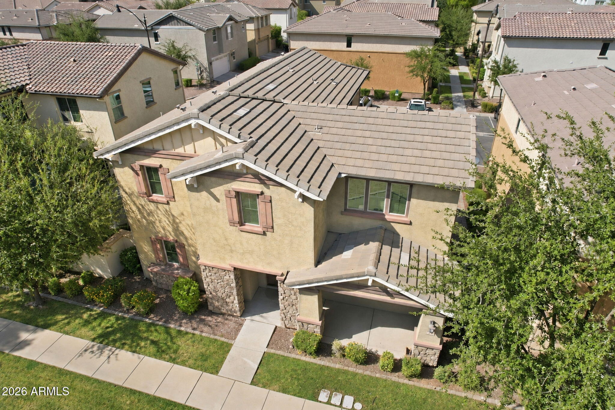 3713 E LESLIE Drive
