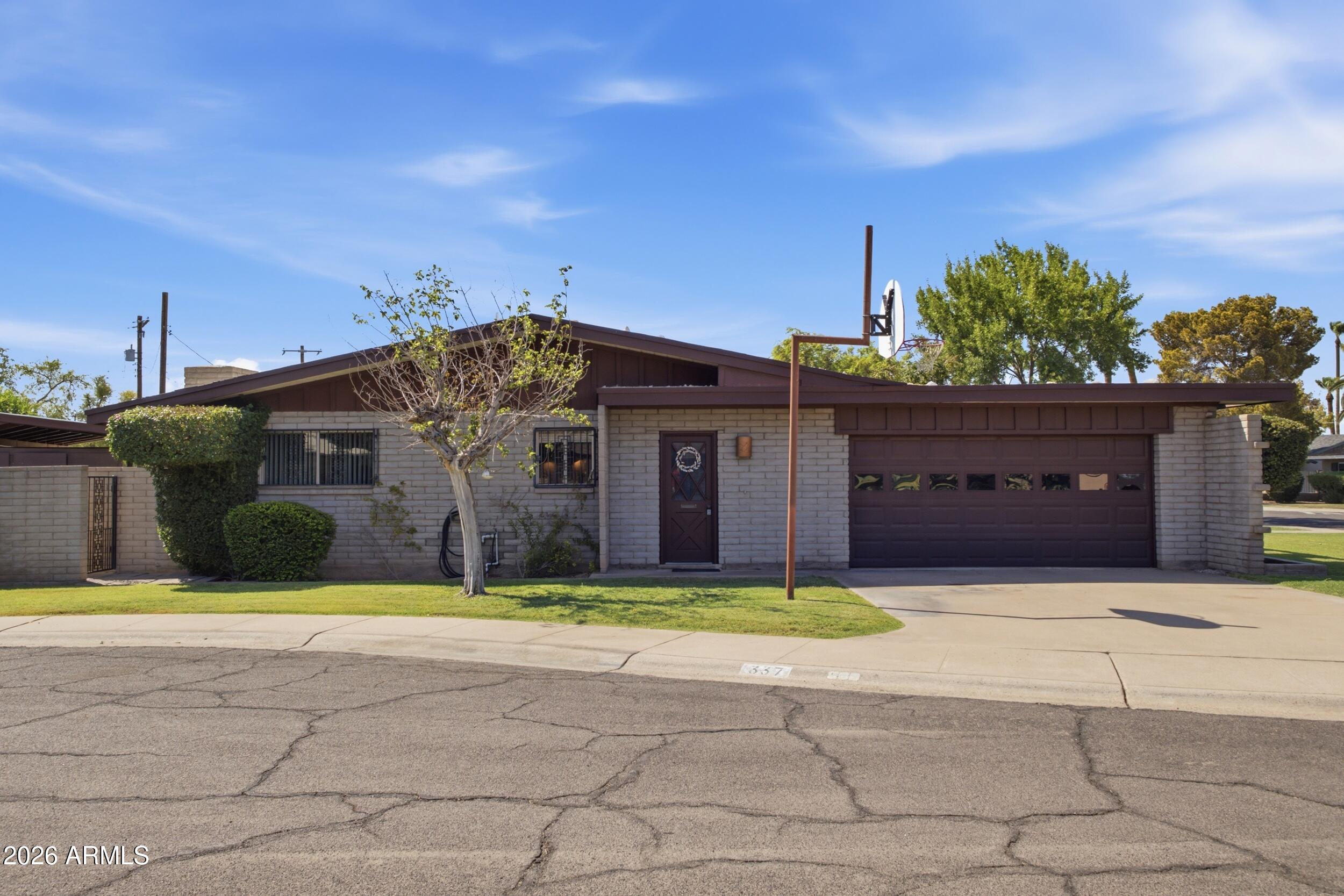 337 E GENEVA Drive