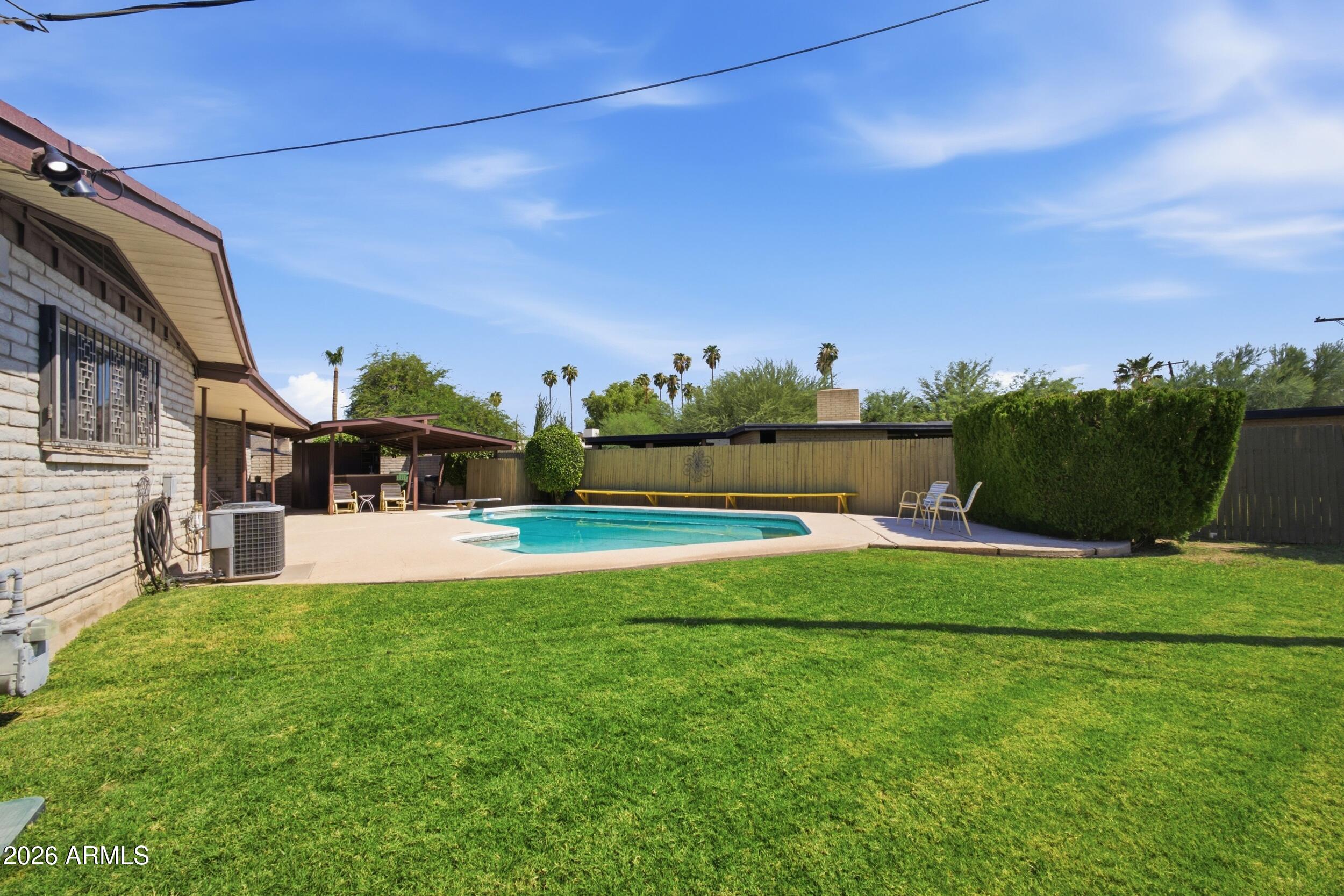337 E GENEVA Drive