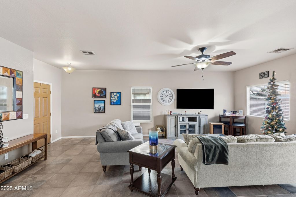 Photo of 7014 W Cesar Street, Peoria, AZ 85345 (MLS # 6961573)