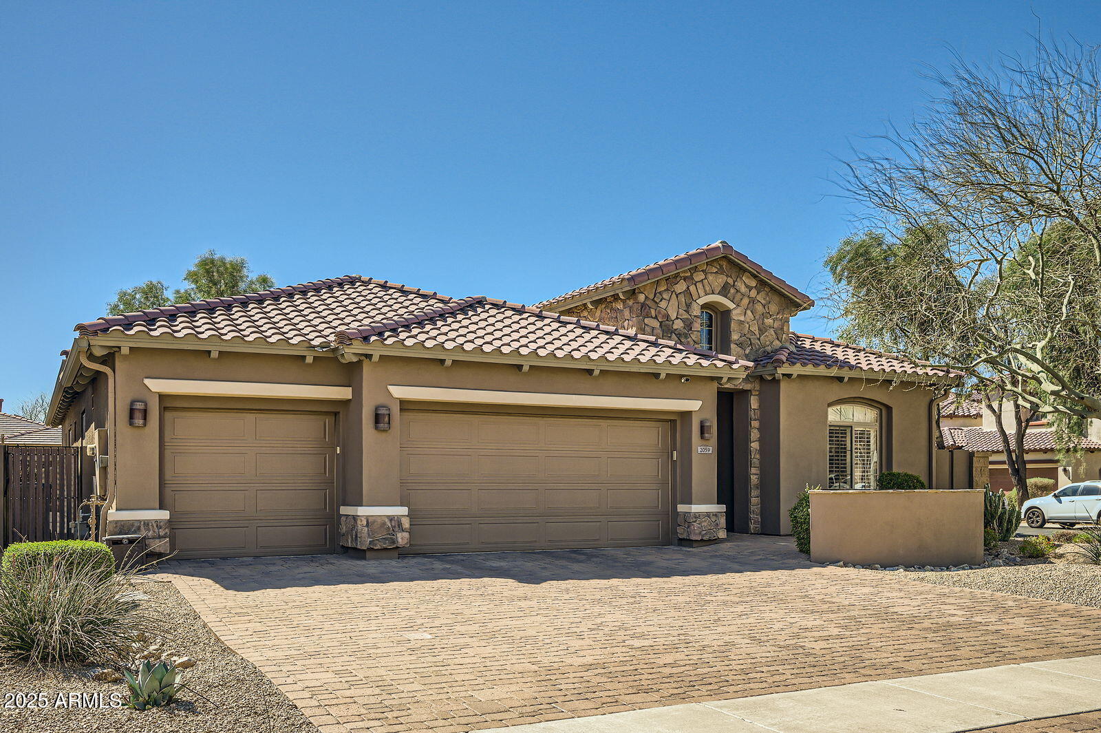 2059 W WHISPER ROCK Trail