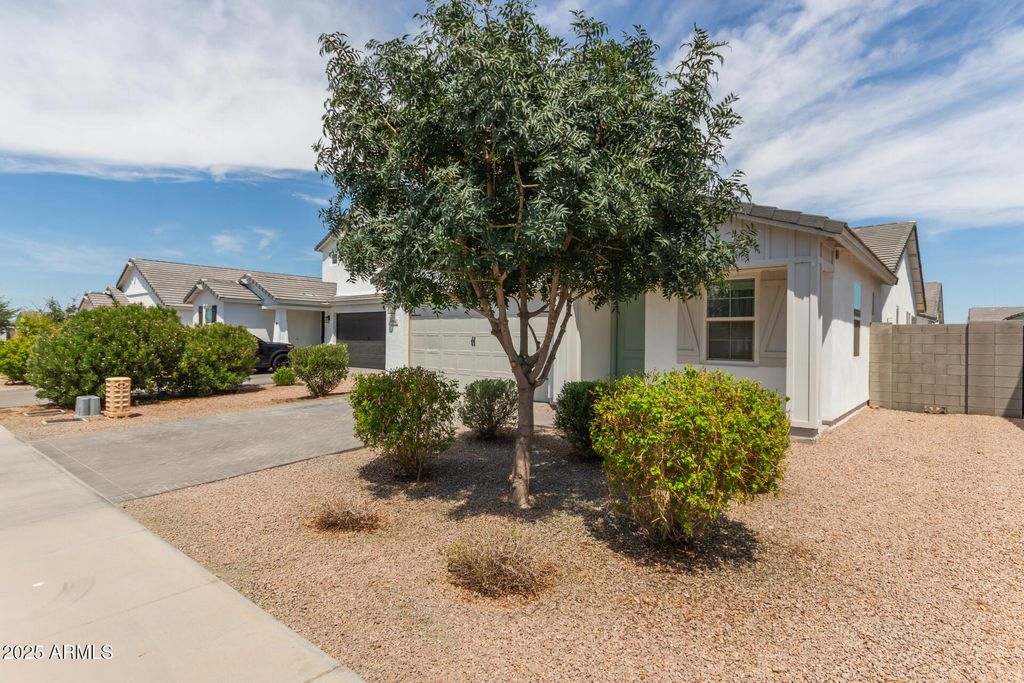 Photo of 584 E Hazelnut Lane, San Tan Valley, AZ 85140 (MLS # 6971201)