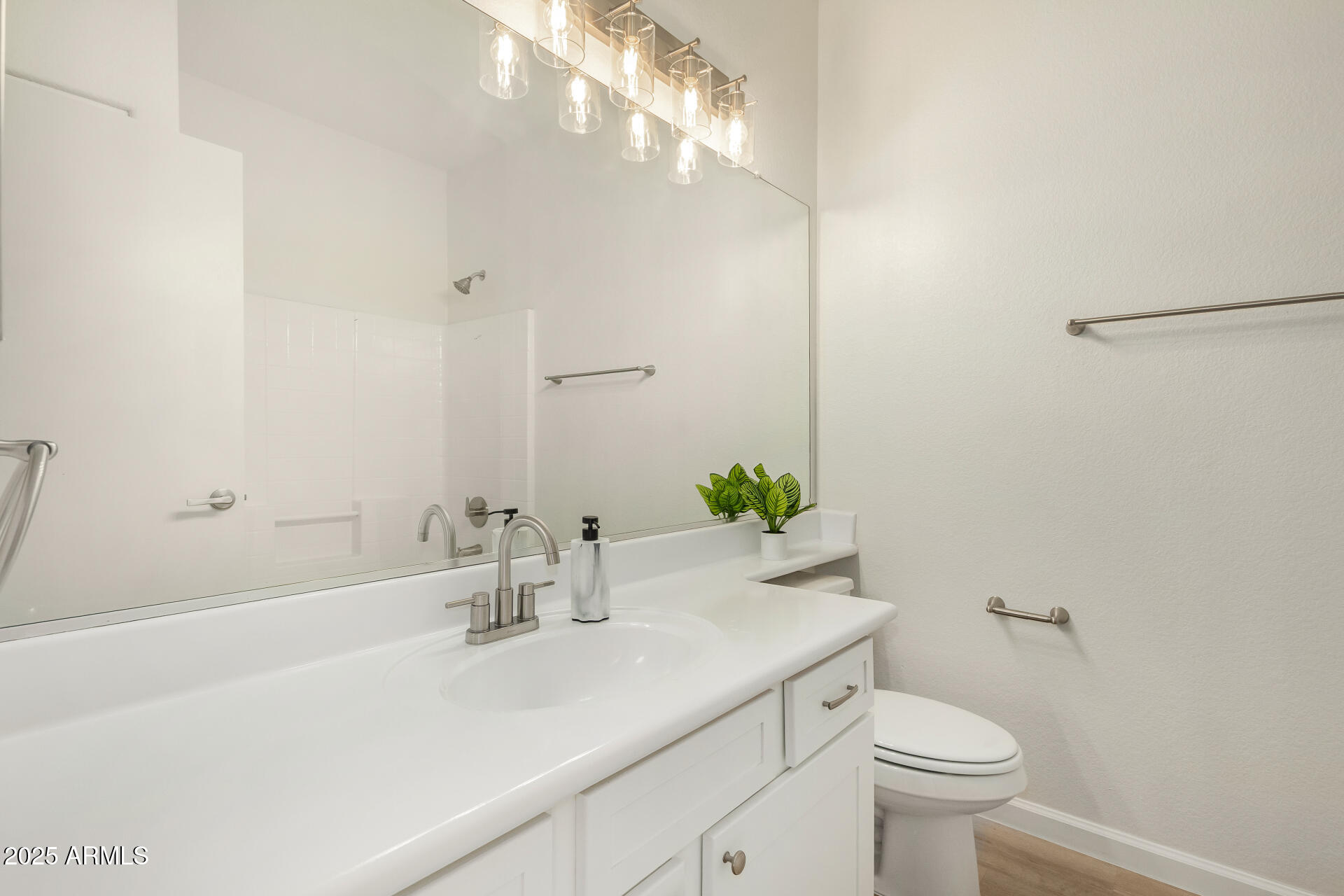 1322 S ROSEANN Street