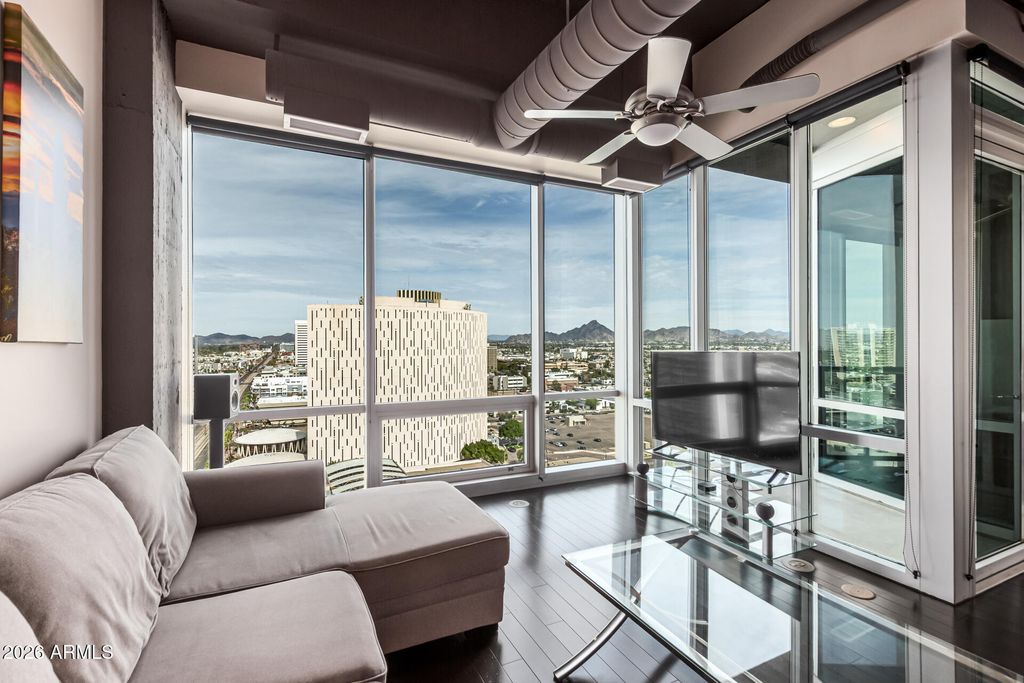 Photo of 1 E Lexington Avenue #1407, Phoenix, AZ 85012 (MLS # 6976189)