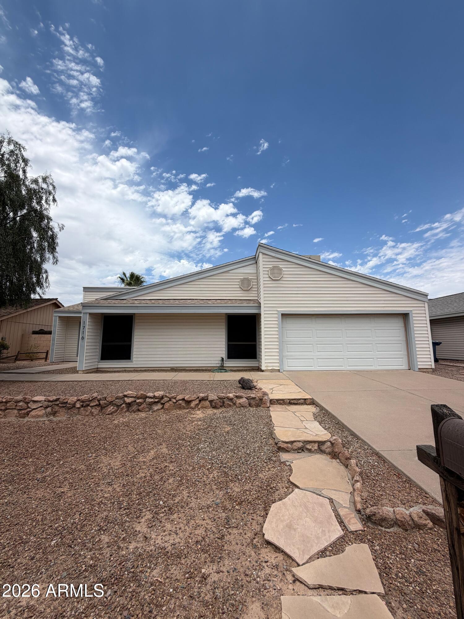 1716 E REDFIELD Road