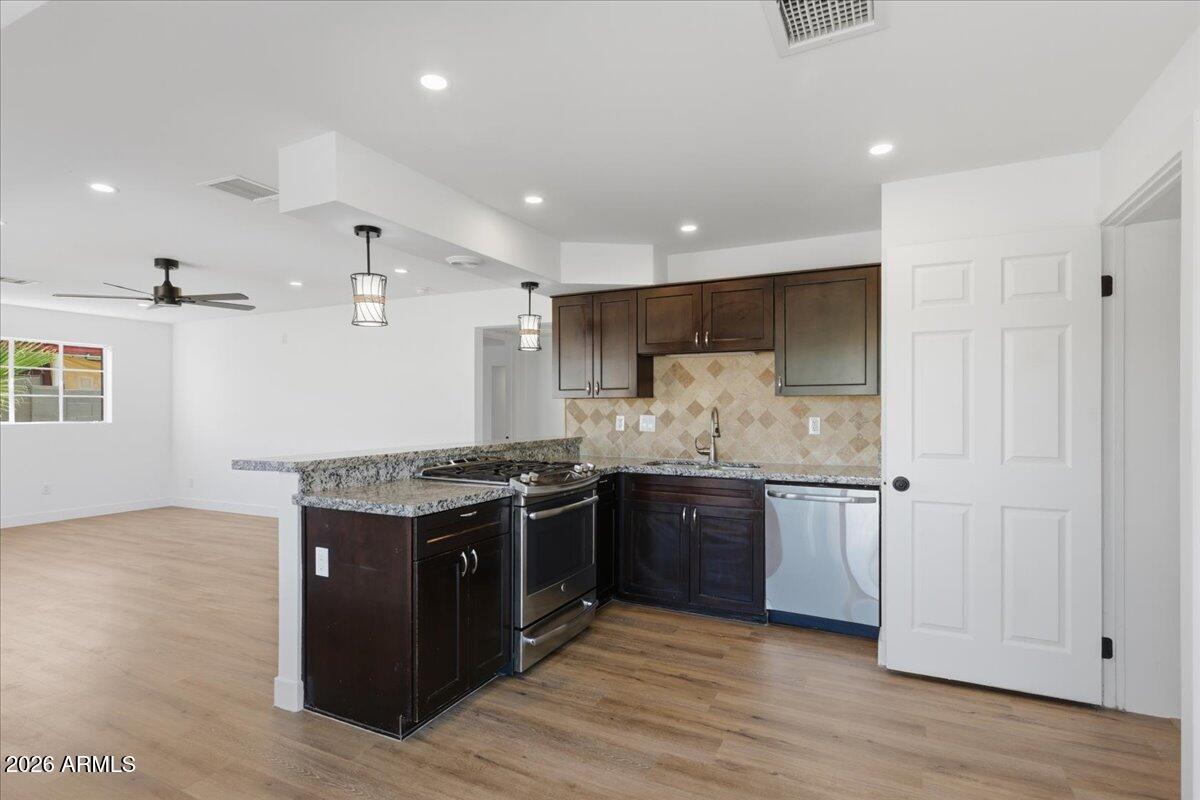 2741 W MEADOWBROOK Avenue