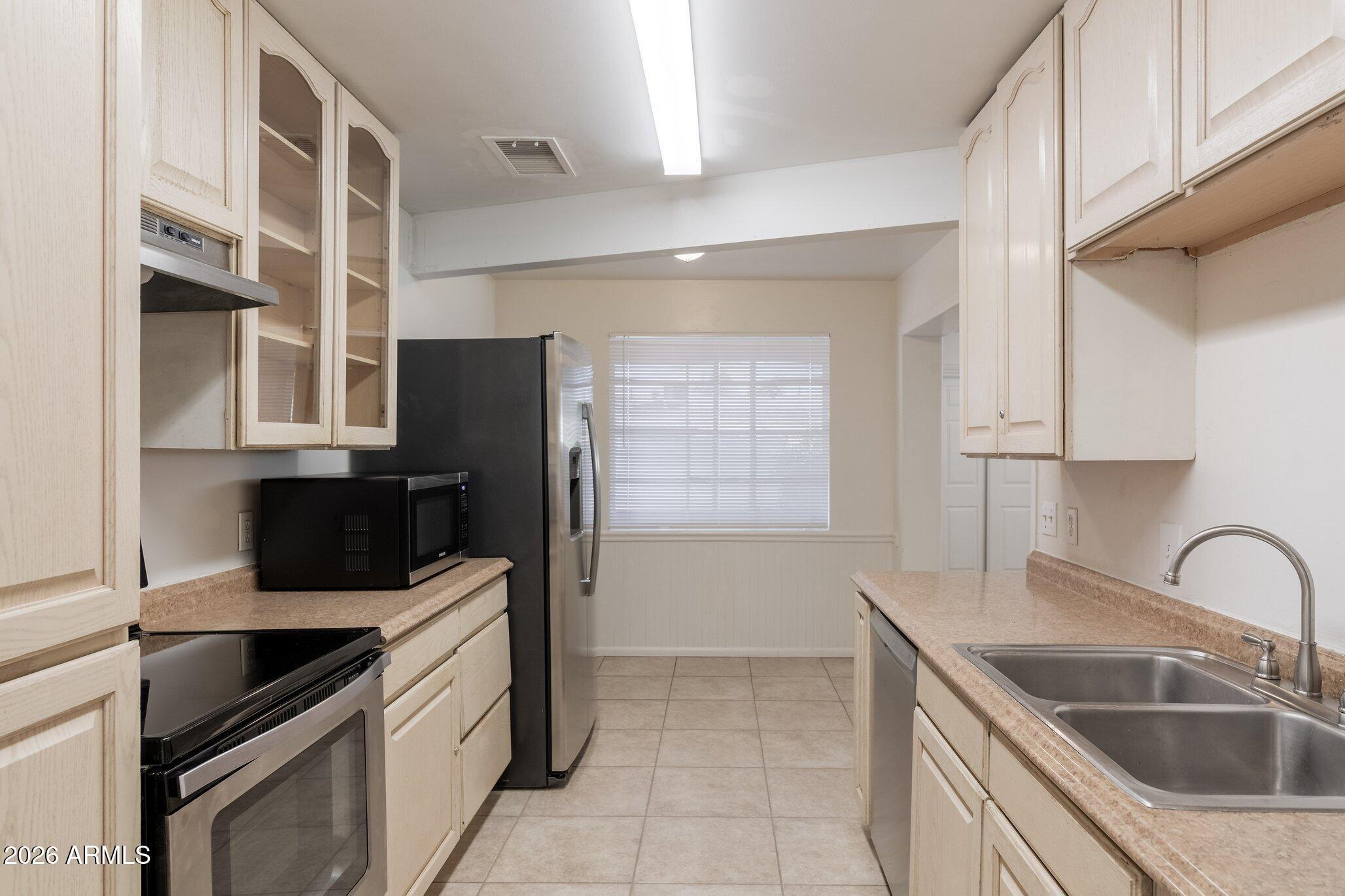 1335 E Broadway Road