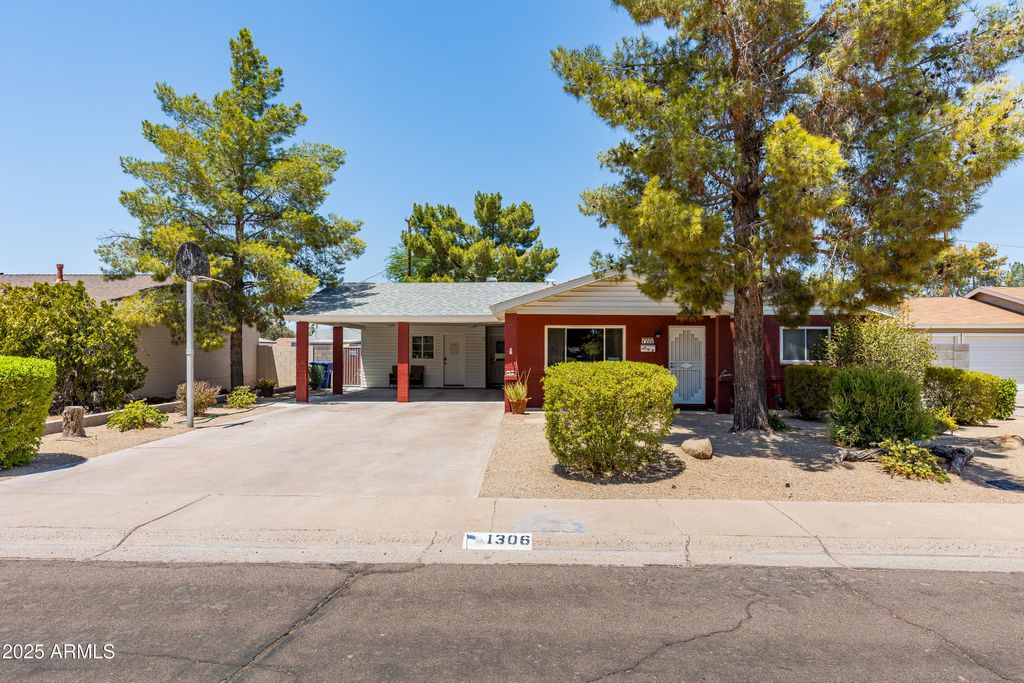 Photo of 1306 W 11th Street, Tempe, AZ 85281 (MLS # 6910798)