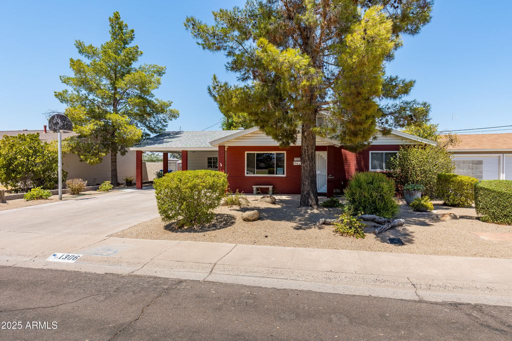 Photo of 1306 W 11th Street, Tempe, AZ 85281 (MLS # 6910798)