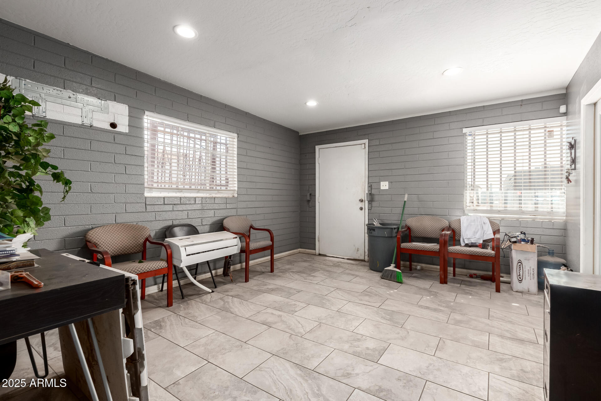 3624 W Clarendon Avenue