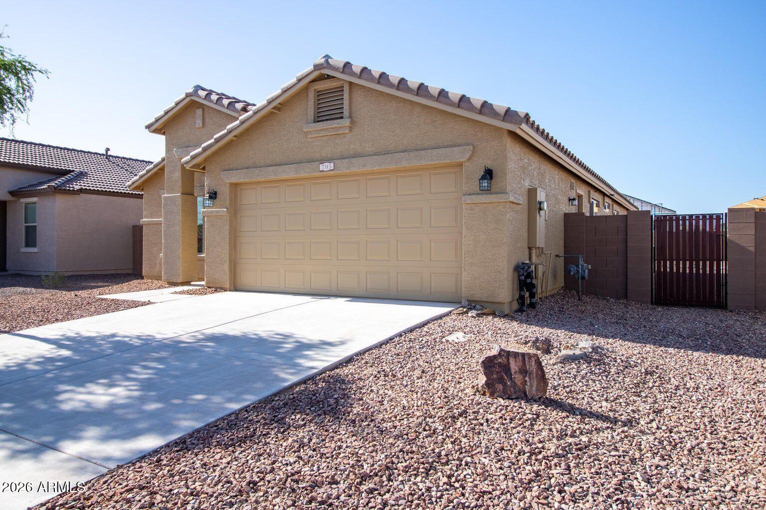 795 W FAIRLANE Court