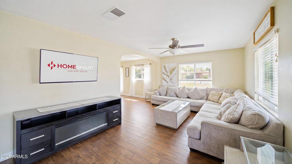 Photo of 945 E Missouri Avenue, Phoenix, AZ 85014 (MLS # 6952215)