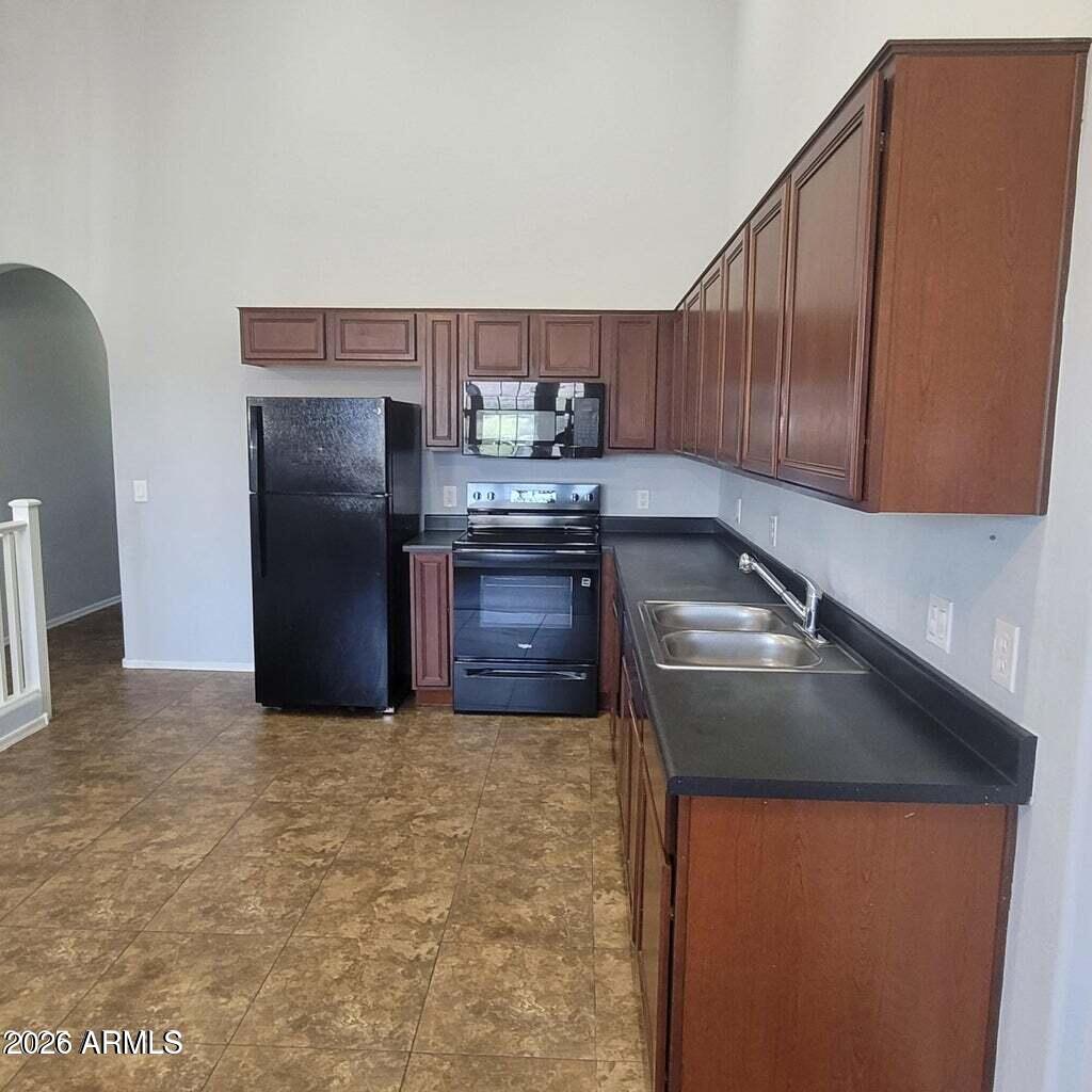 2367 E HUNTINGTON Drive