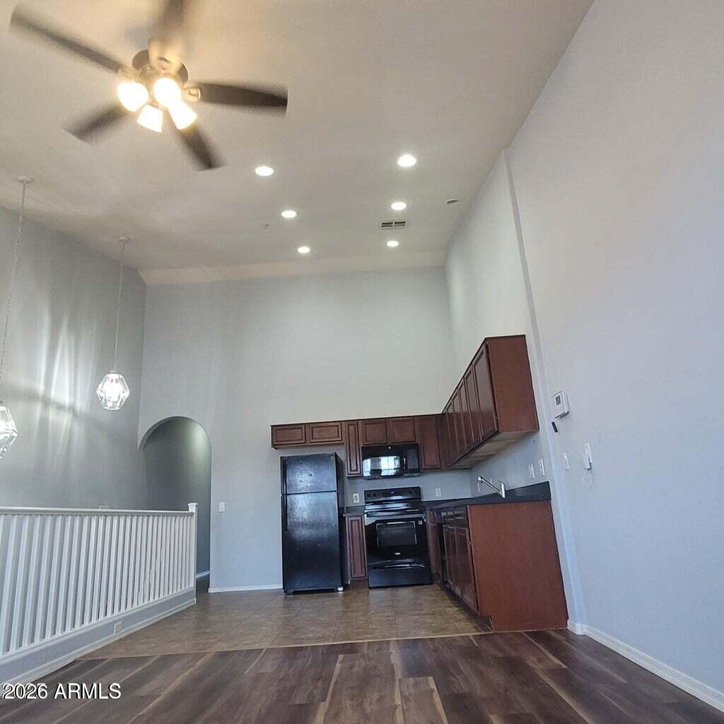 2367 E HUNTINGTON Drive